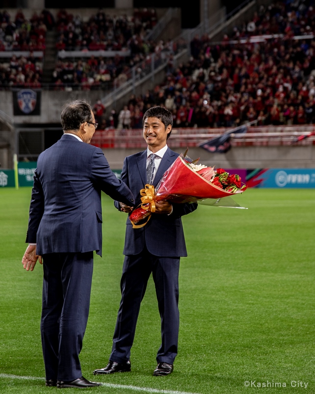 小笠原満男さん、アントラーズ功労賞を受賞 - 鹿嶋市ホームページ