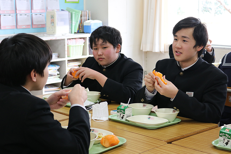 美味しいみかんに会話が弾む