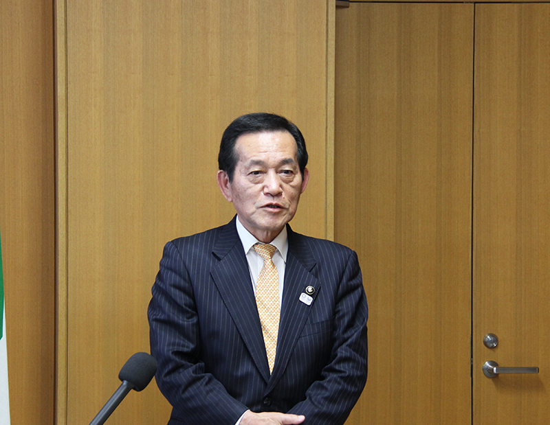 激励のことばを贈る錦織市長