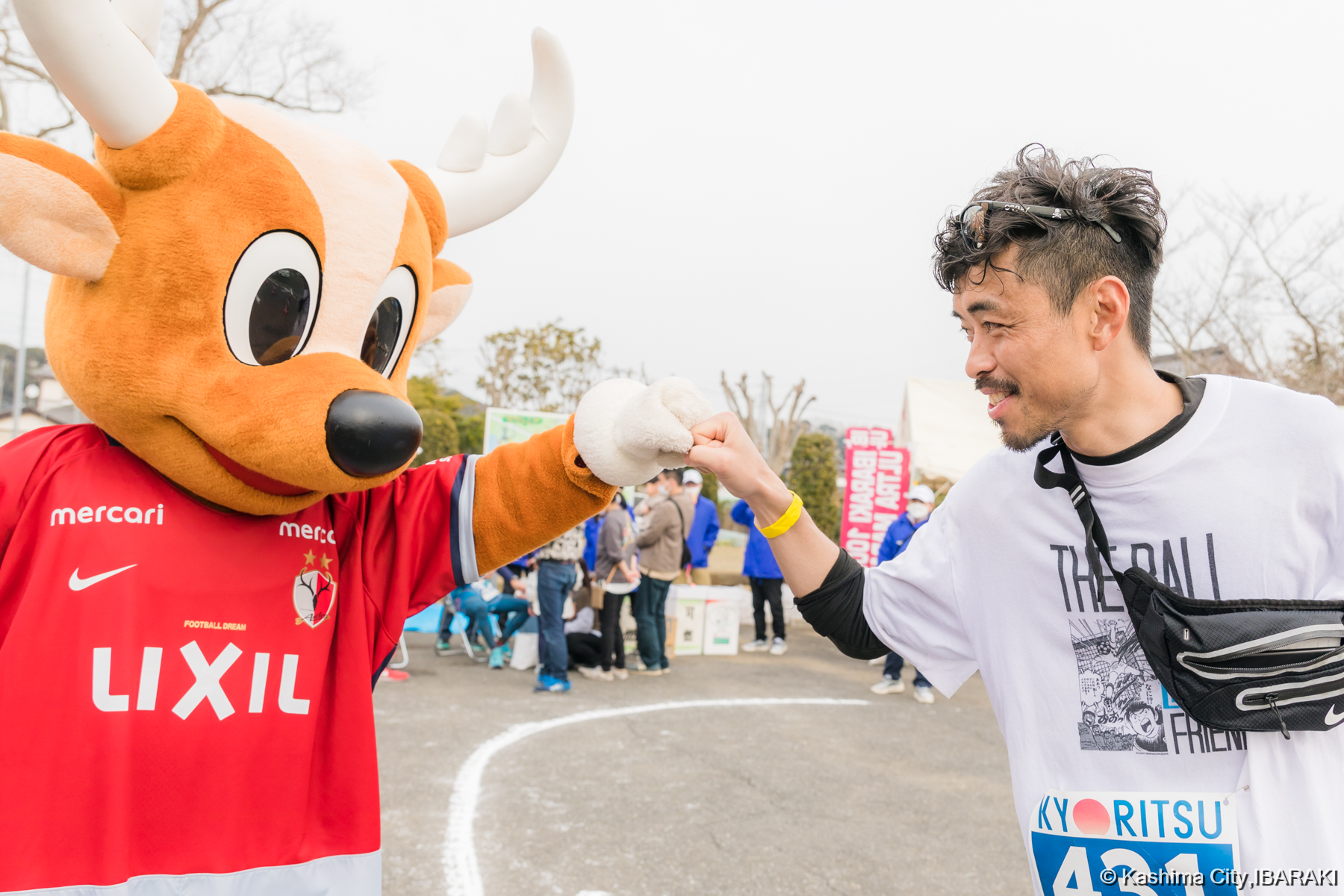 応援に駆けつけた「しかお」と鹿島アントラーズOBの青木剛さん