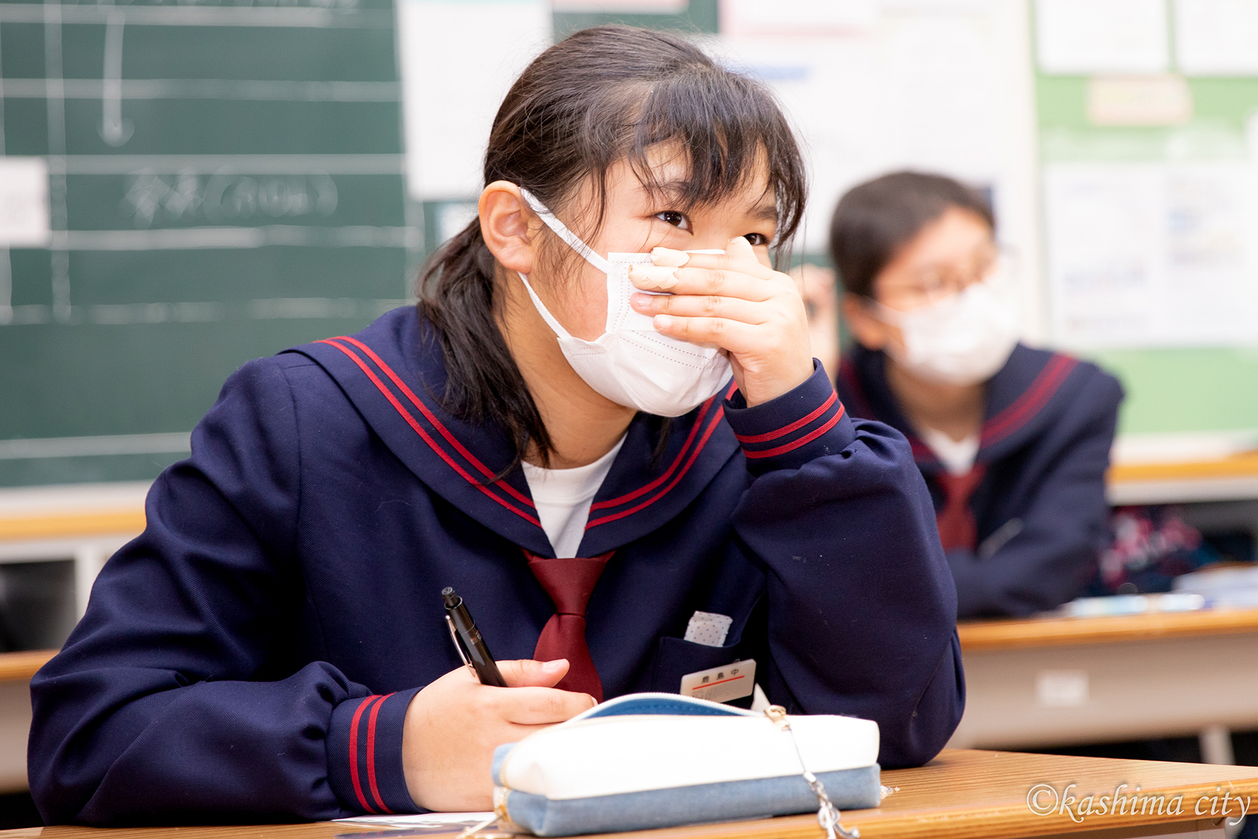 思わず笑みのこぼれる女子生徒