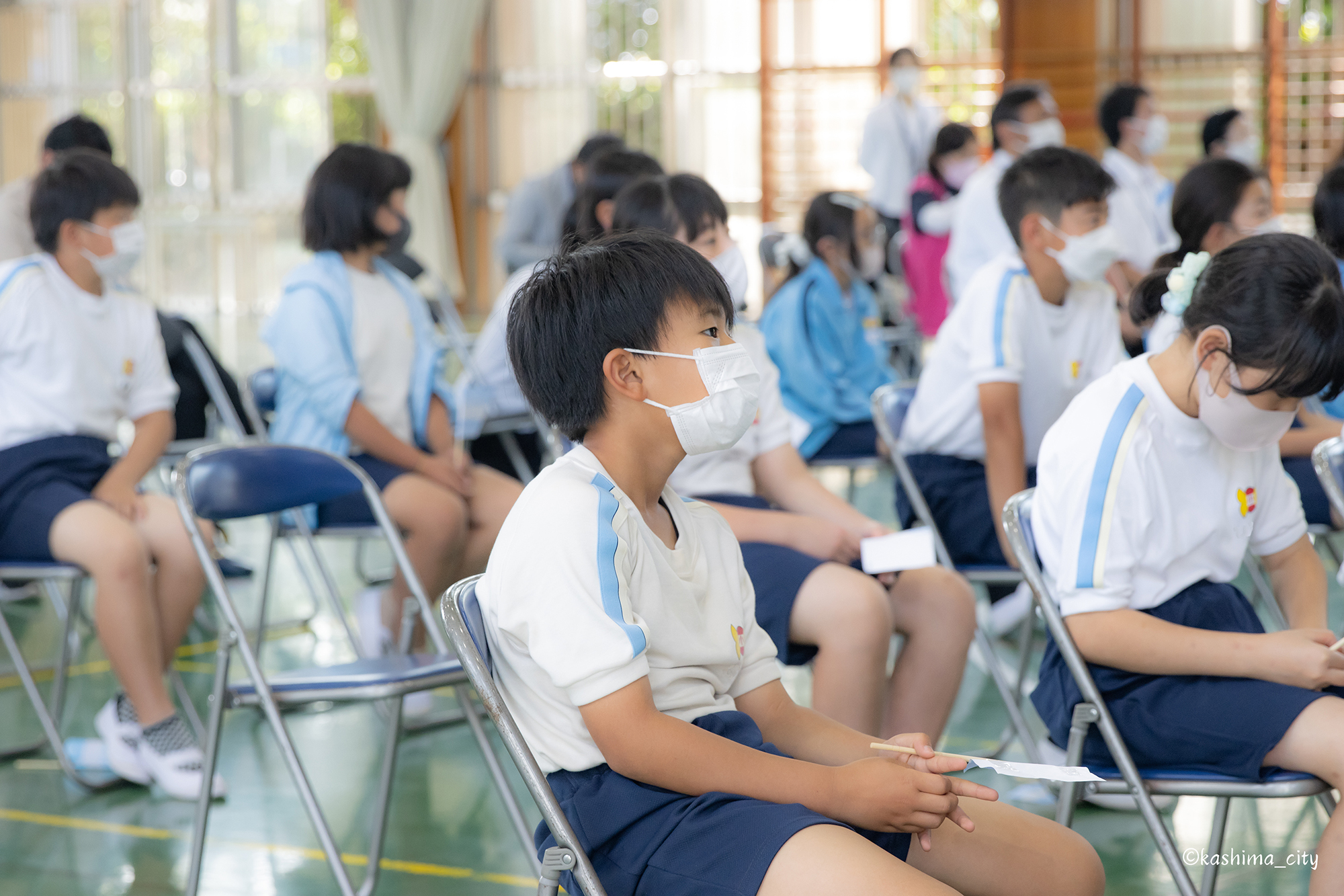 真剣に話を聞く男の子②