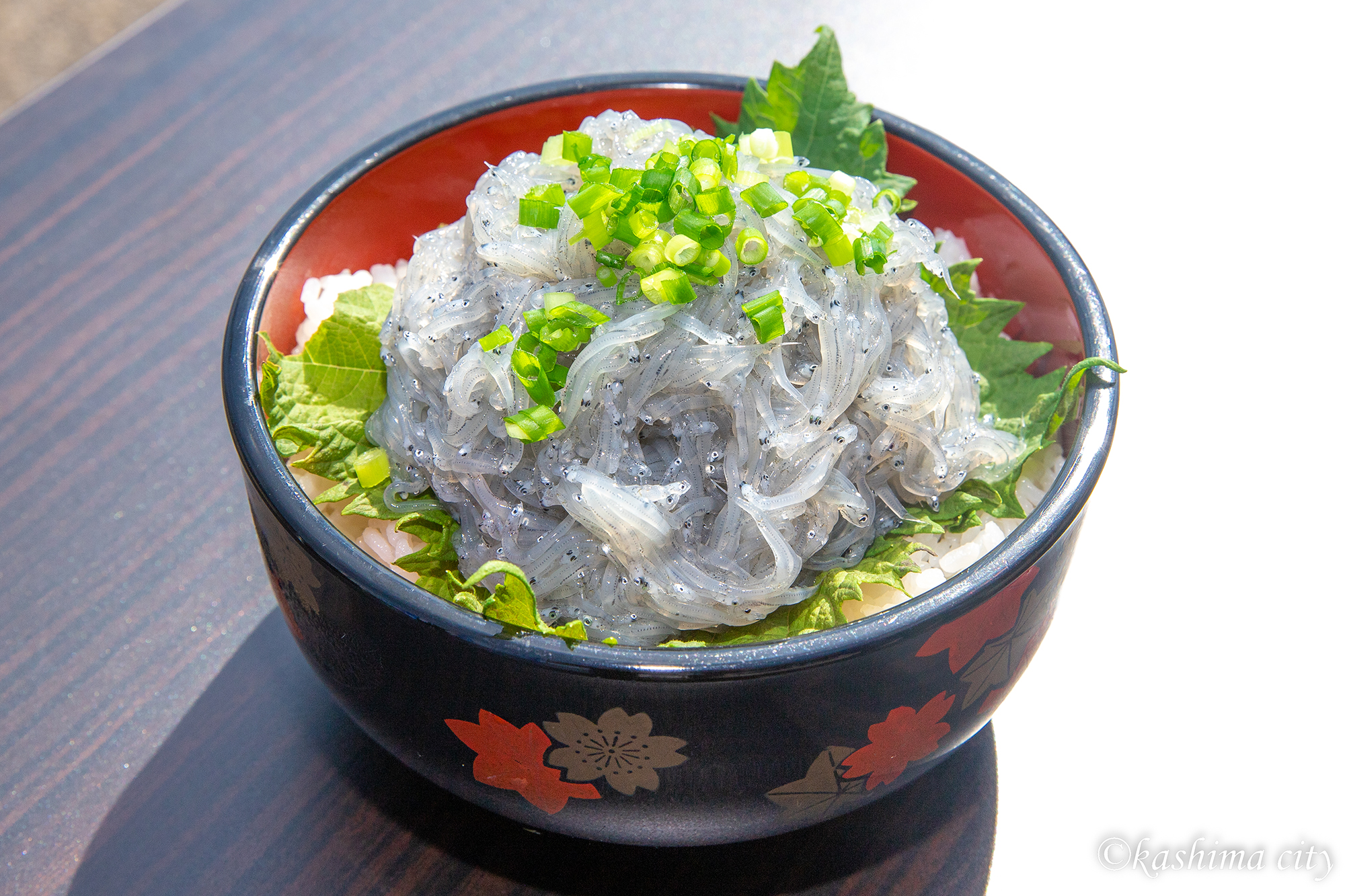 鹿島灘産しらすを使った生しらす丼