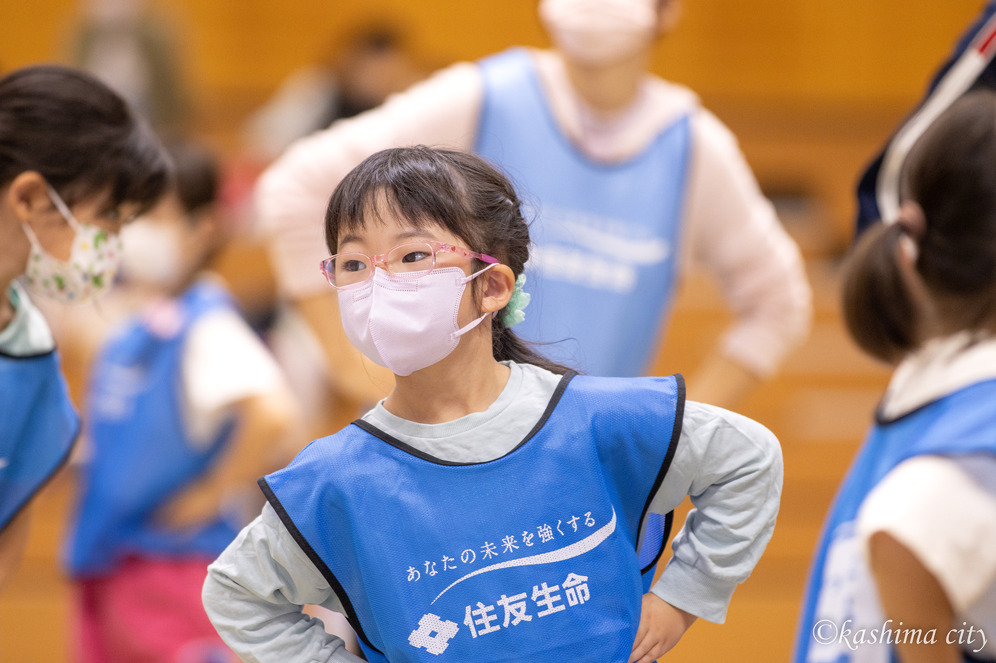 準備運動をする女の子