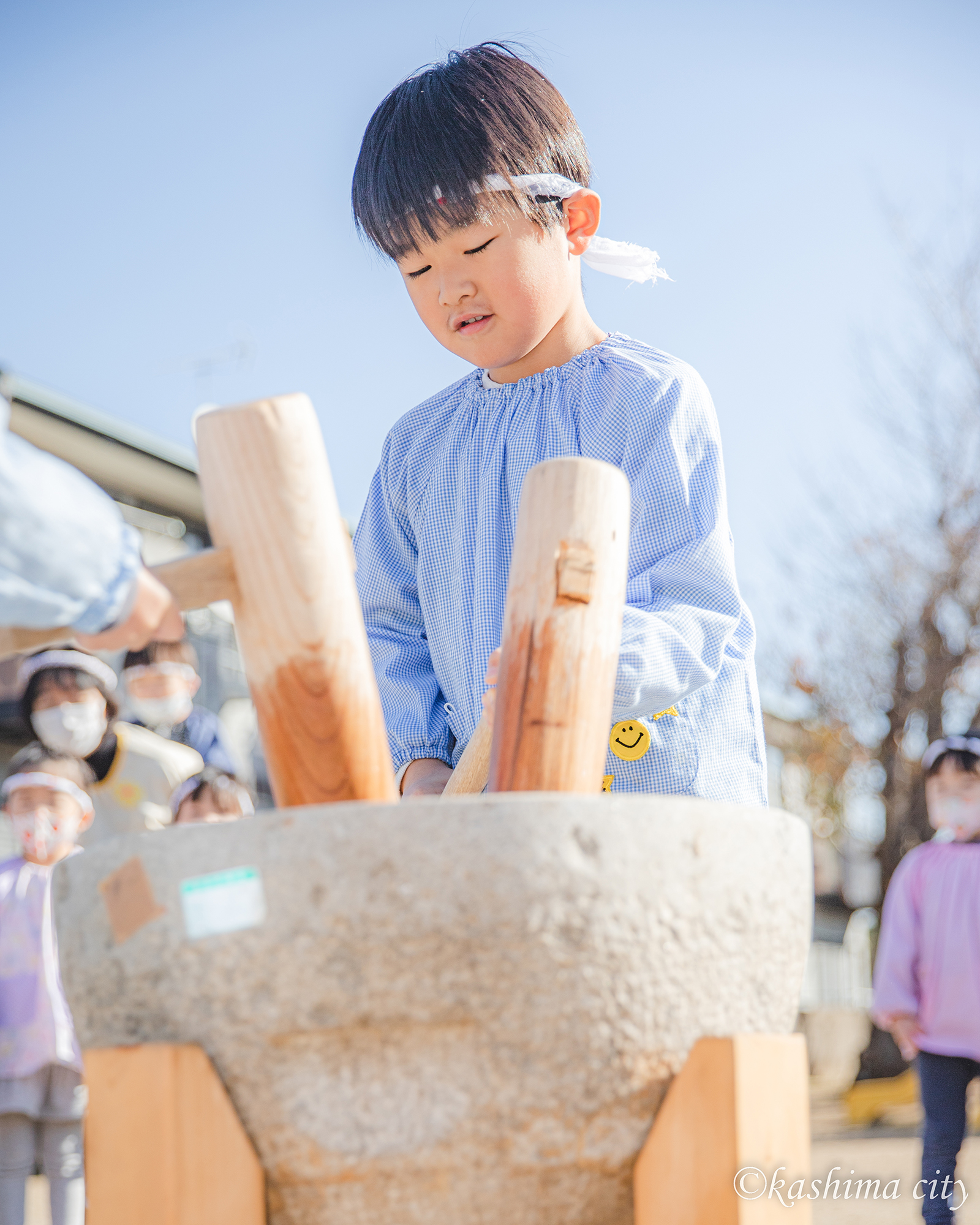 三笠幼稚園　お餅つき大会　男の子