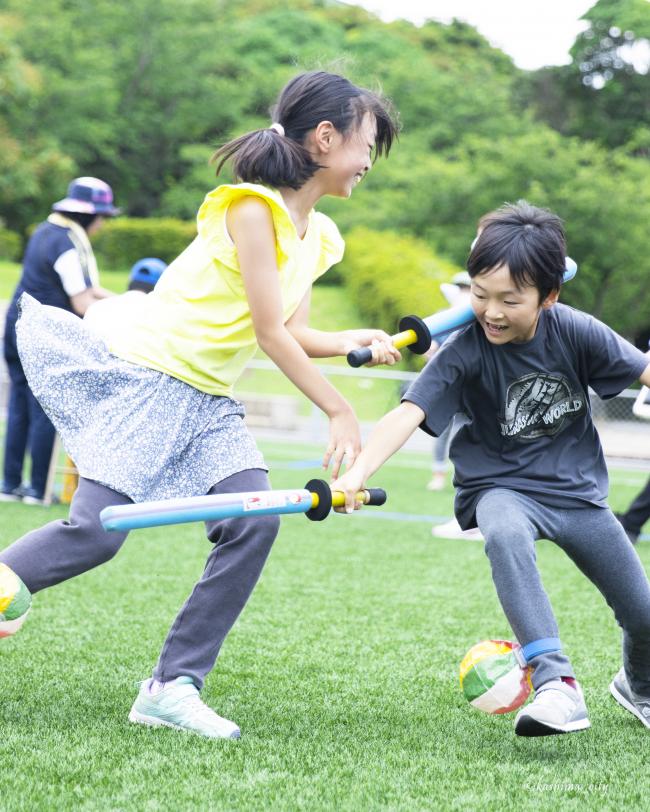 スポーツチャンバラをするこどもたち