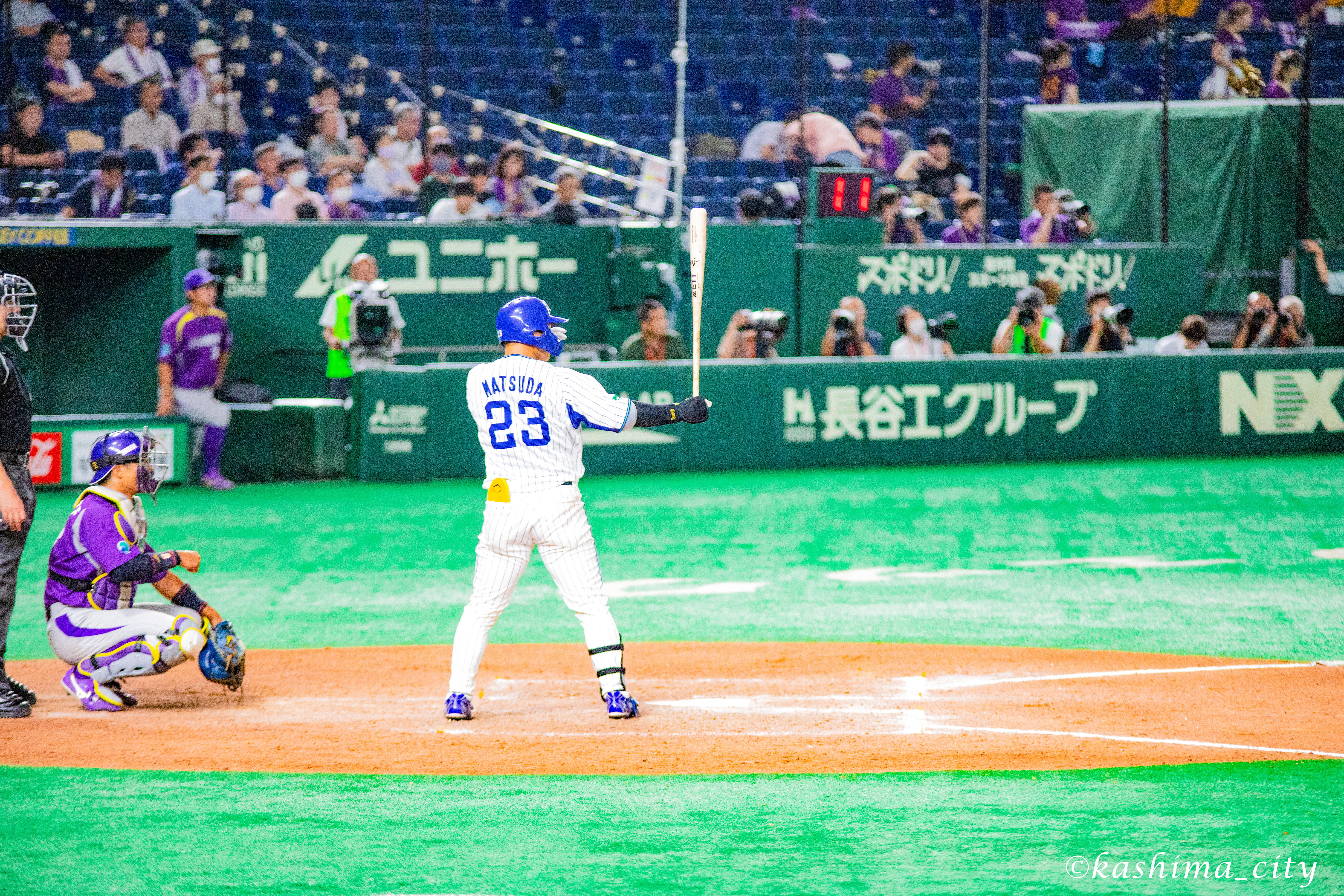 バッターボックスに立つ松田選手