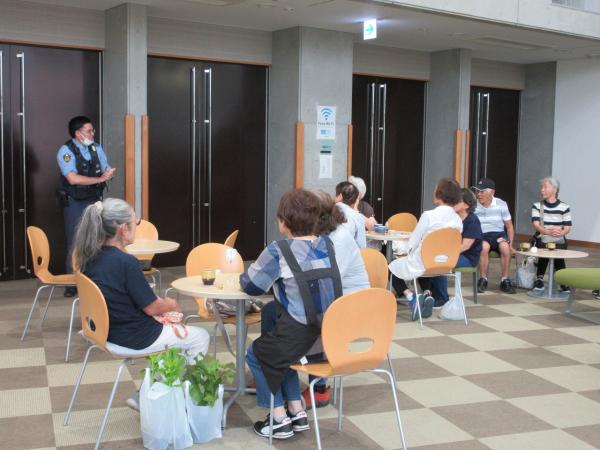 警察の方のお話の様子