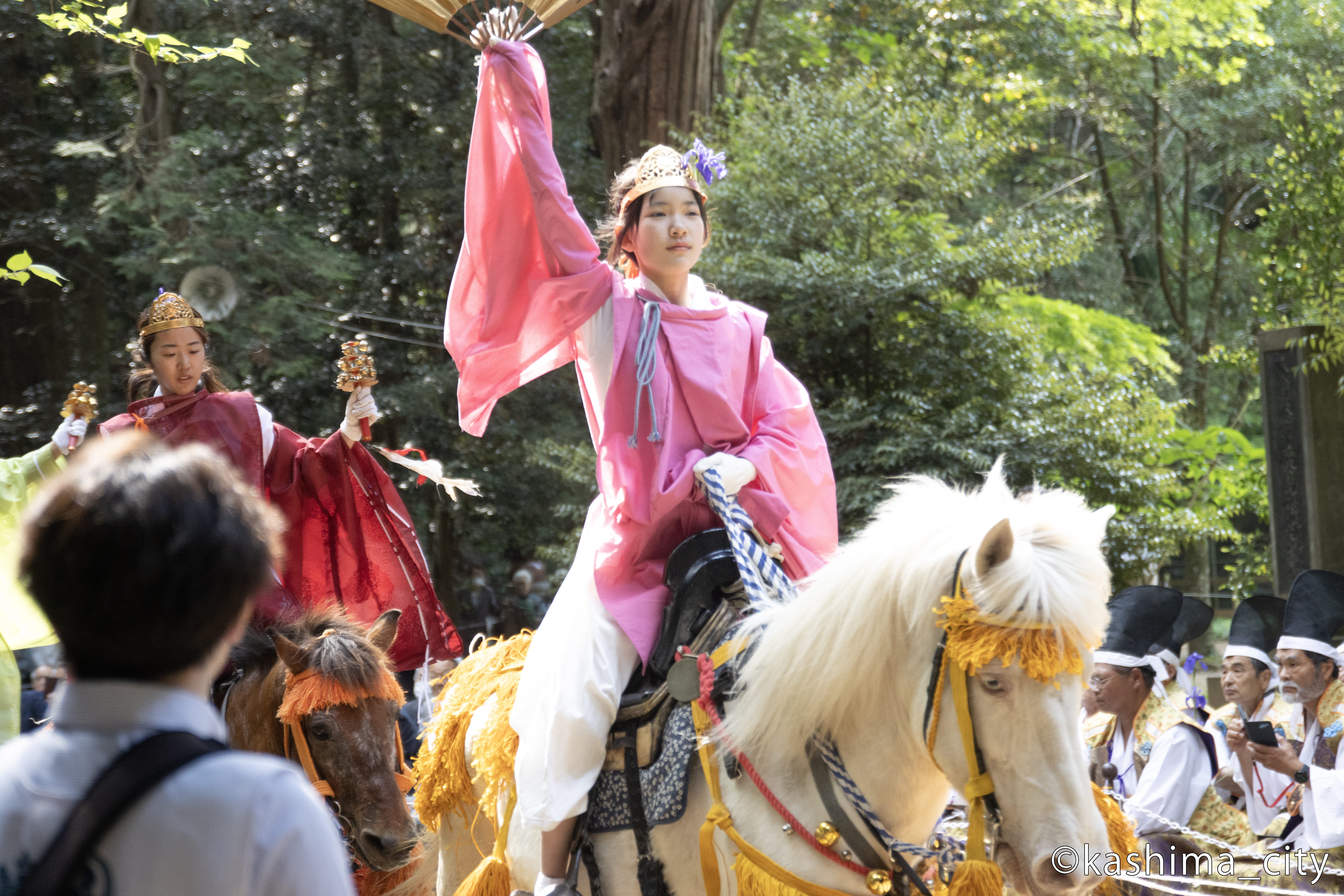 ３人の舞姫による扇舞之儀
