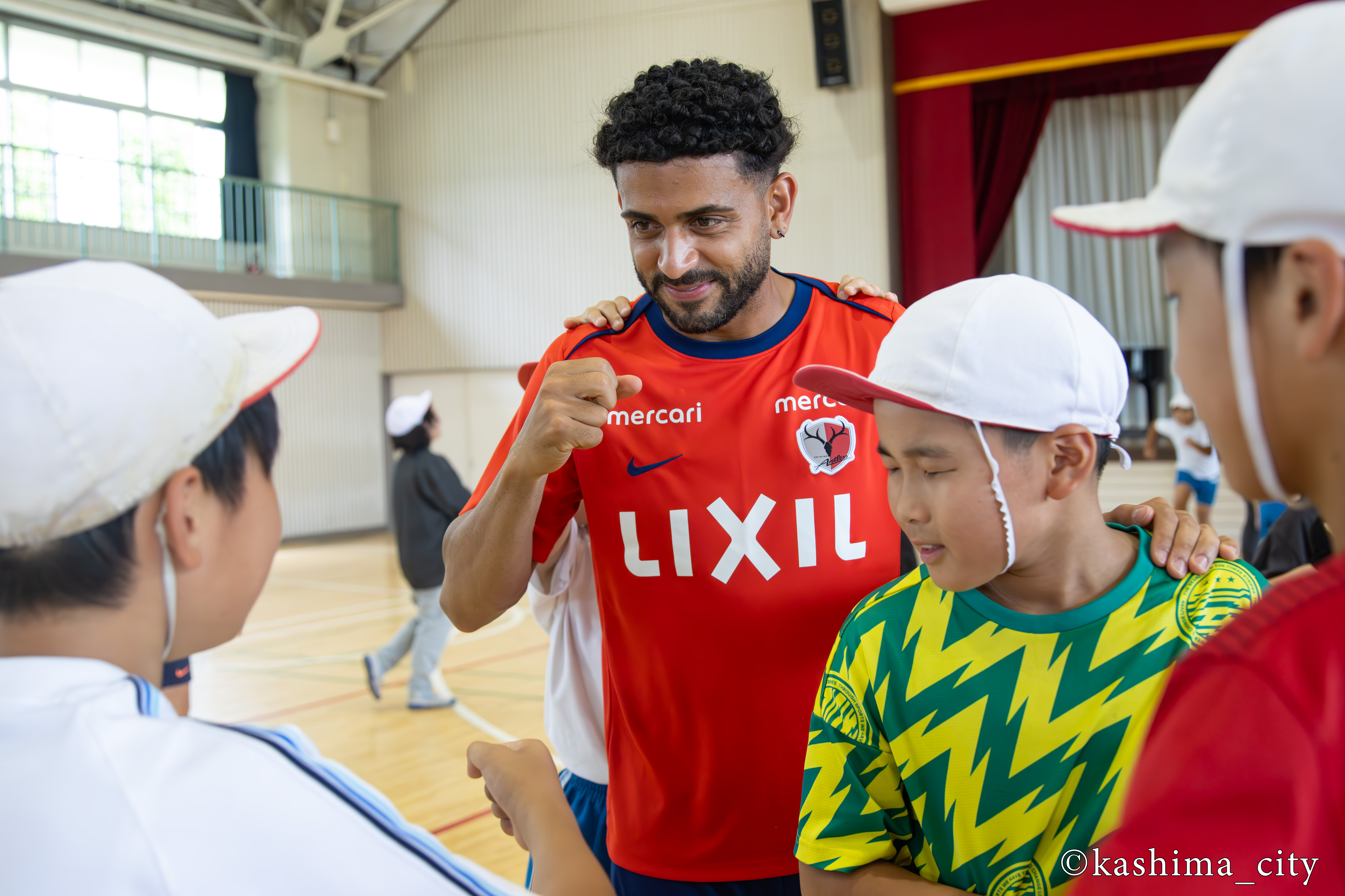じゃんけん列車をするターレス選手