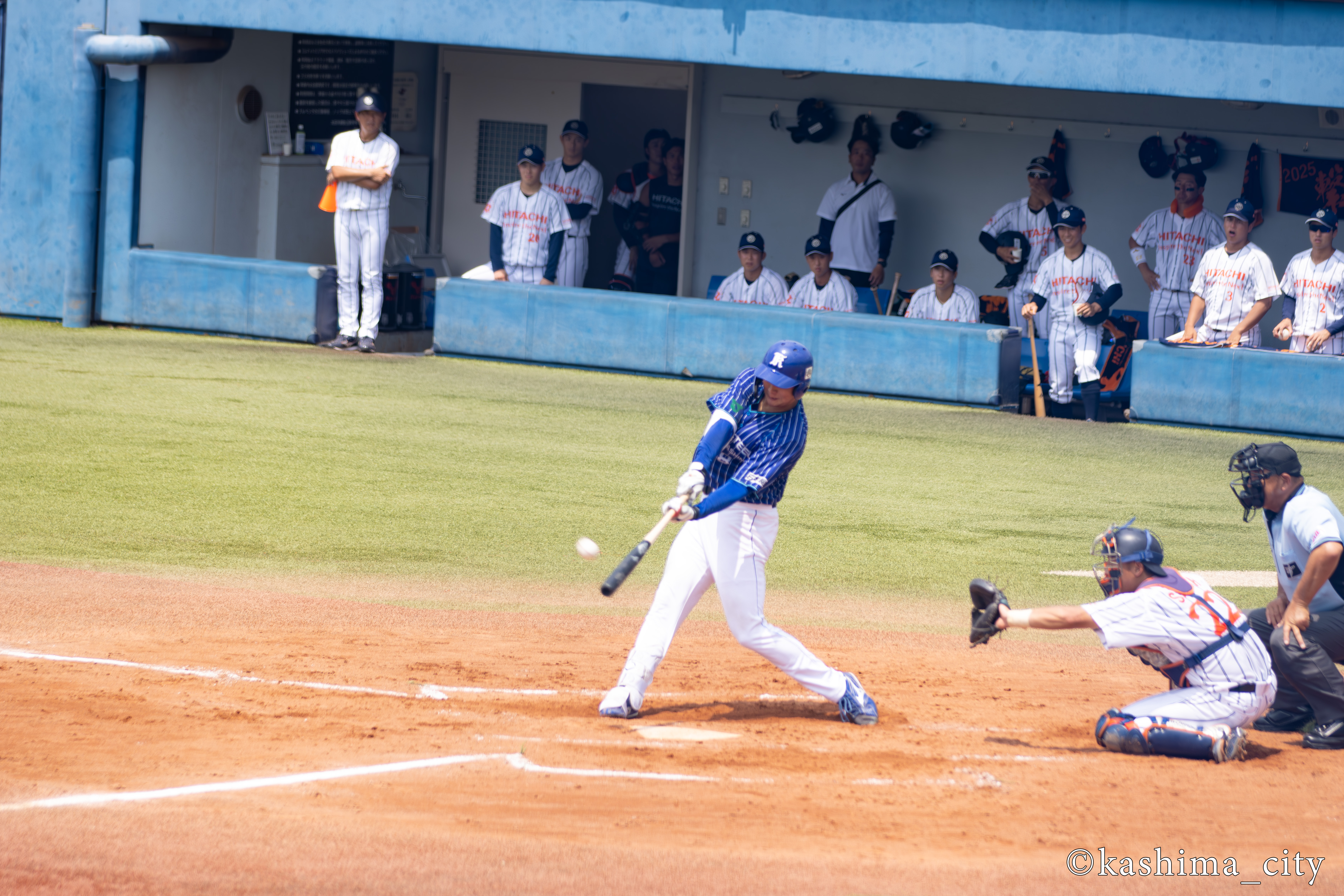 4回ホームランを打つ今里選手