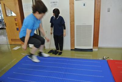 立ち幅跳びの測定