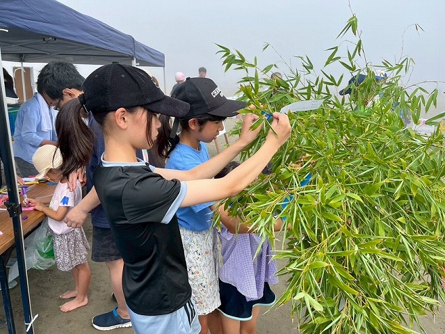 短冊飾り付けの様子