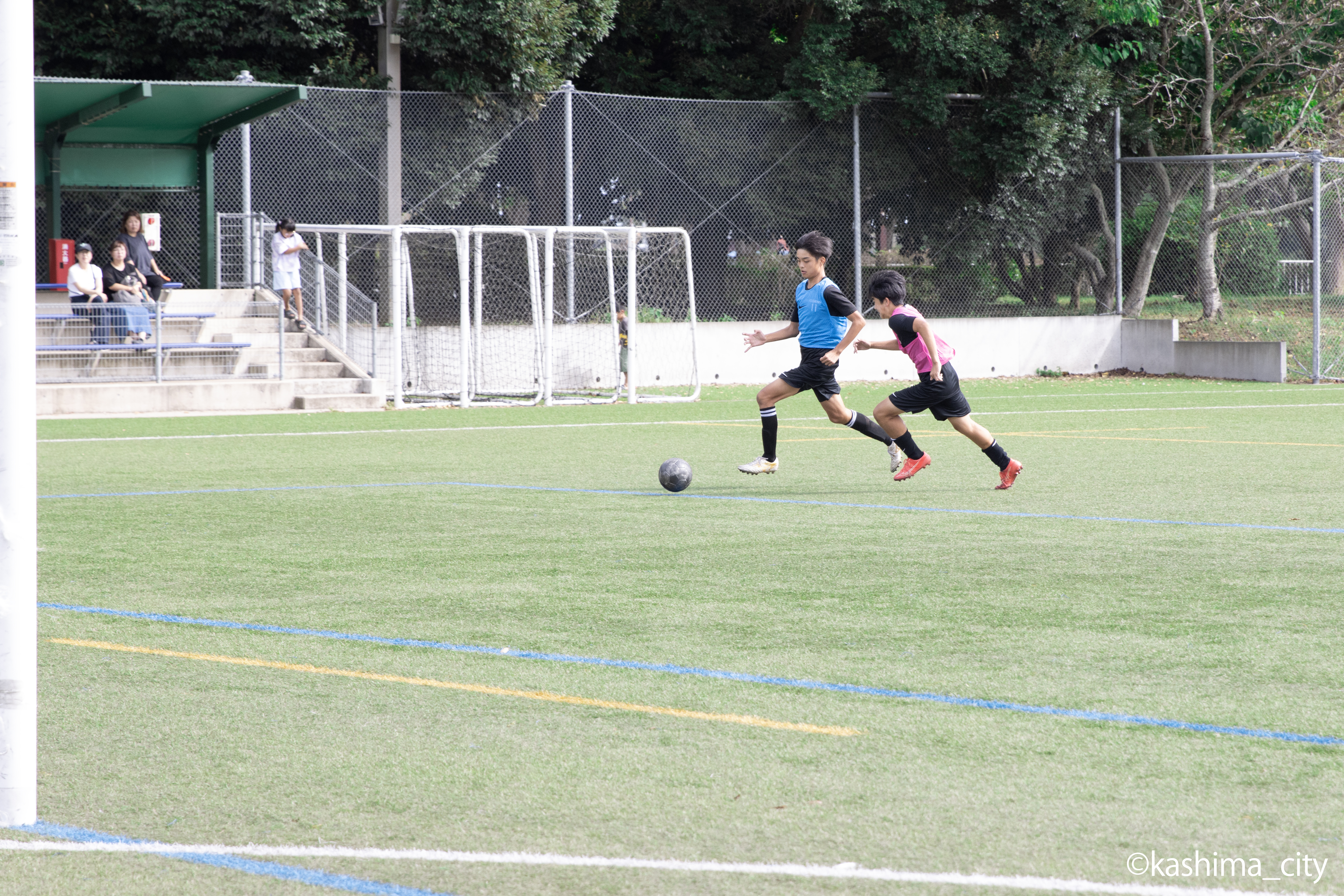 中学生の部決勝ゴールへ走る