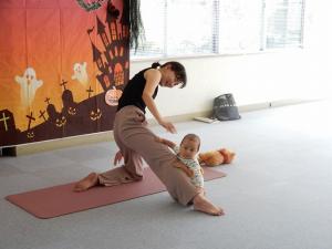 先生と一緒にポーズ