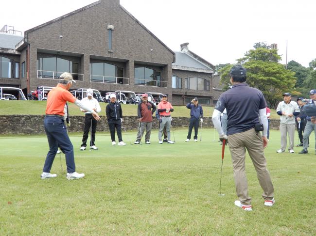 諸注意などを説明している写真