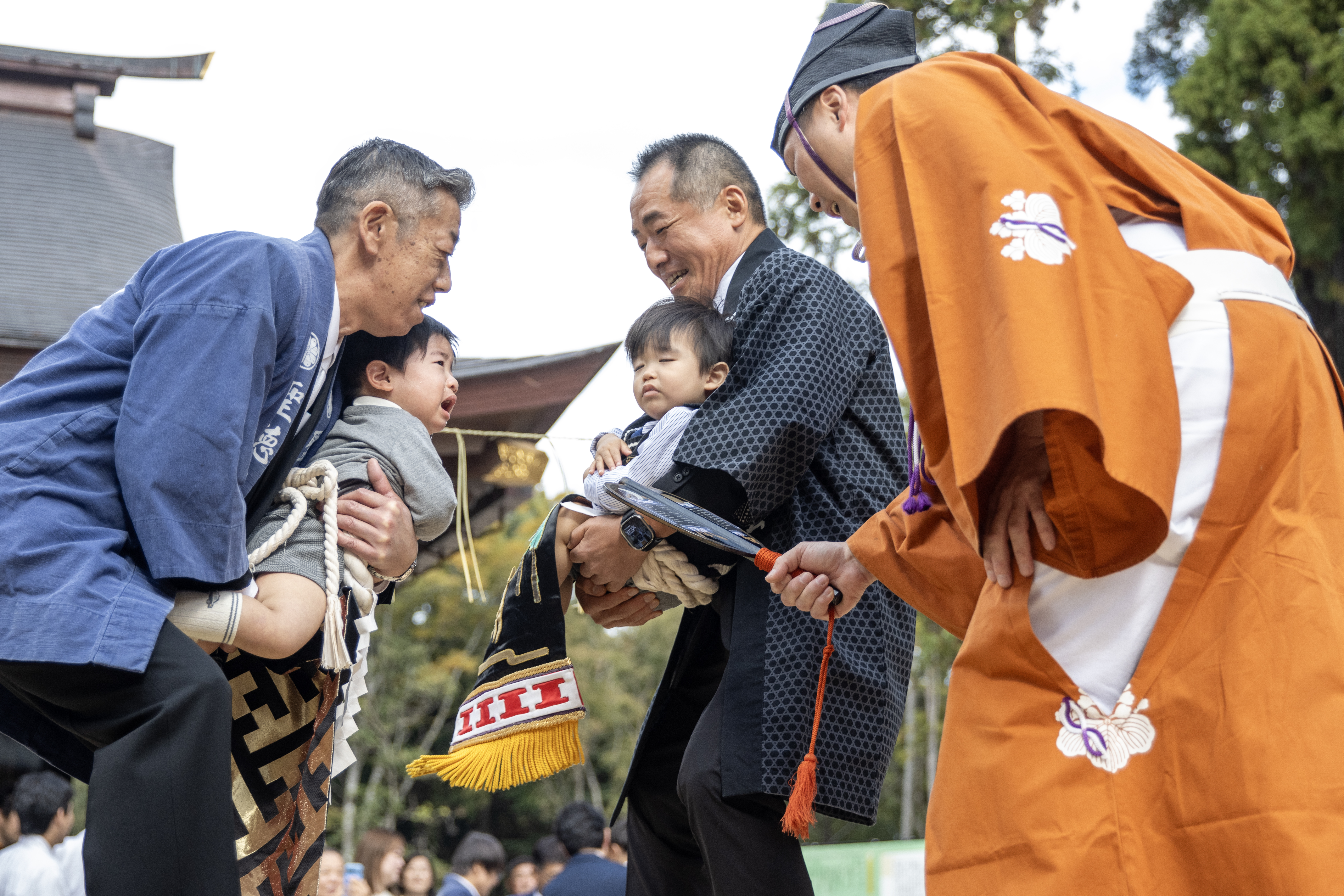 眠ったまま取り組みに臨む豆力士