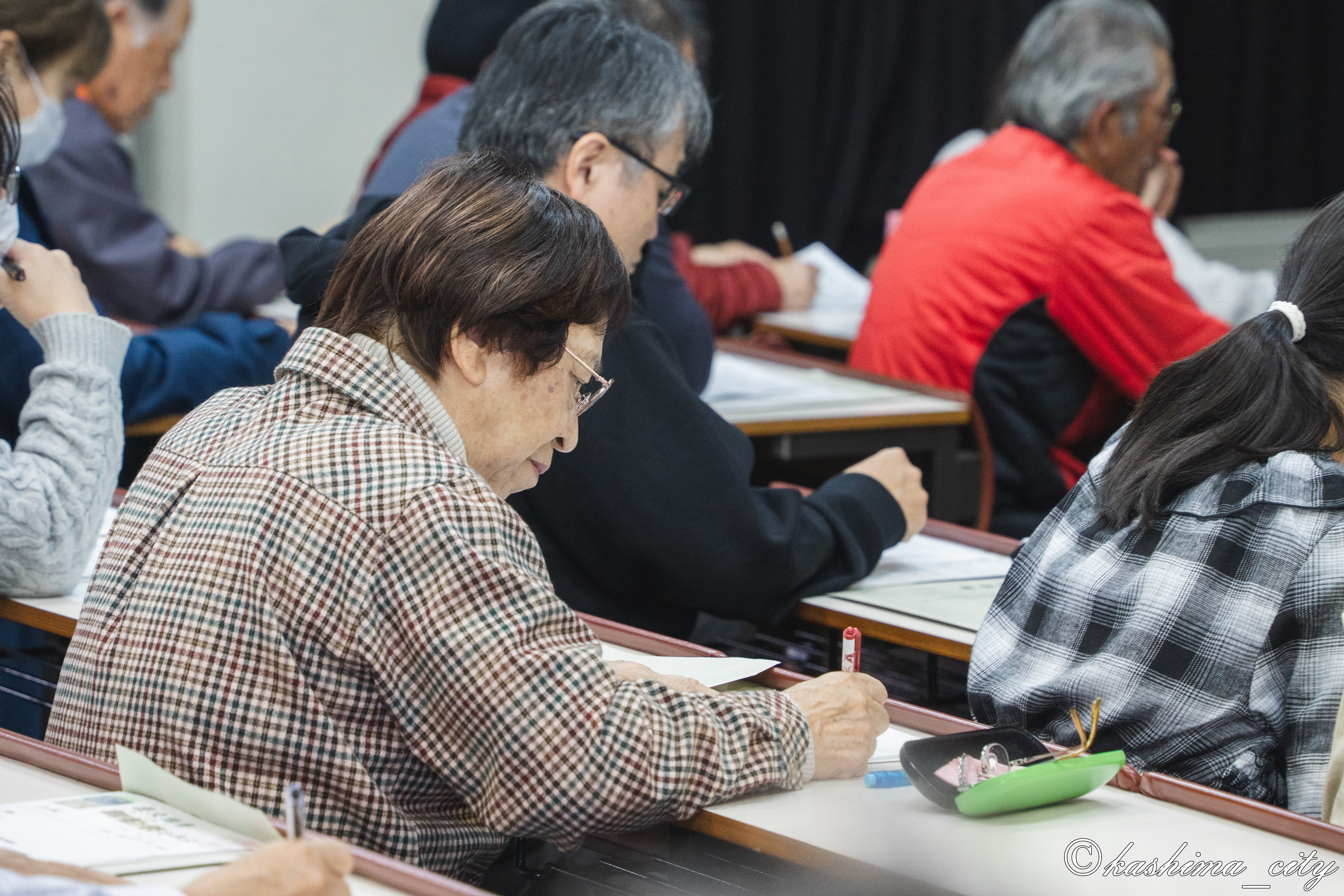 熱心に耳を傾ける市民の方