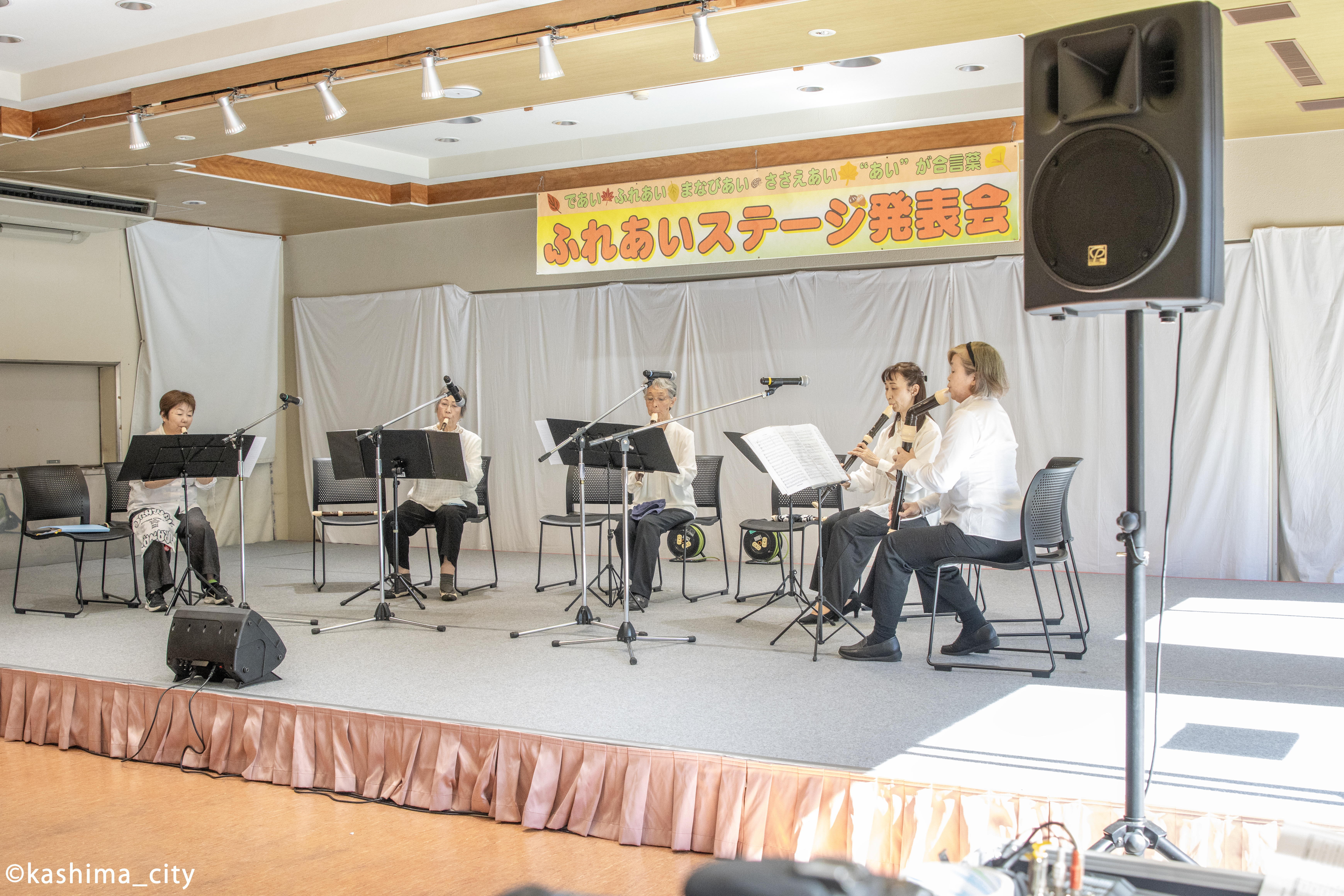 リコーダー演奏のステージ