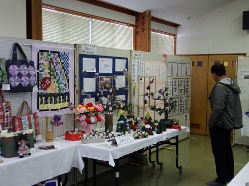 書道や手芸品の展示