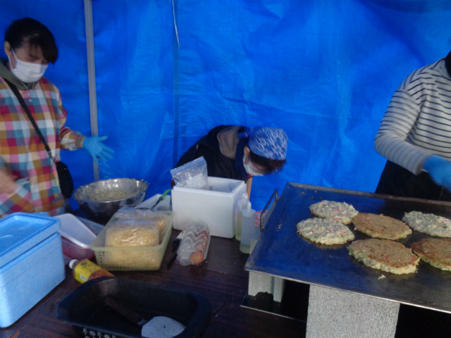 お好み焼きを焼く大町区