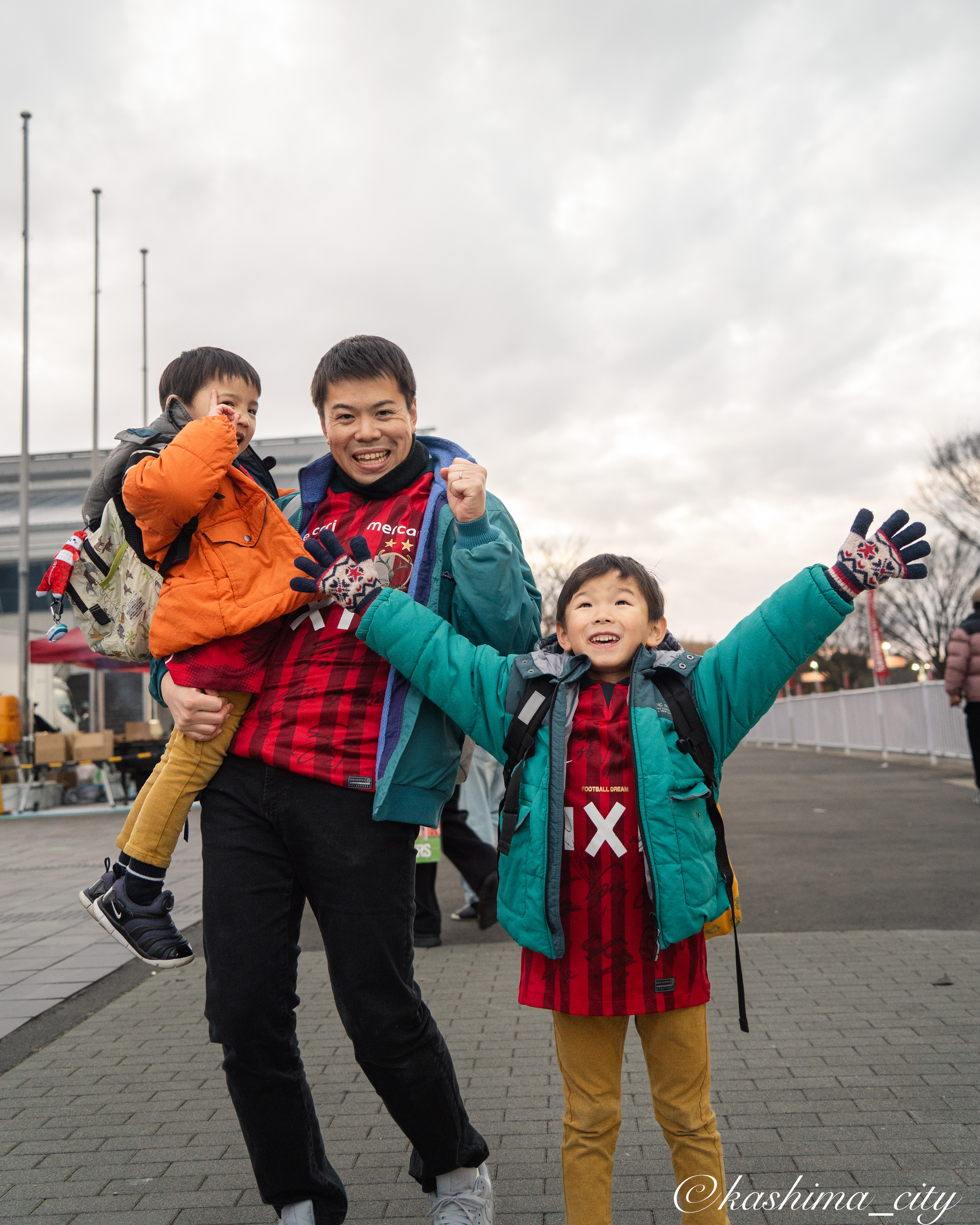 優勝を喜ぶサポーター
