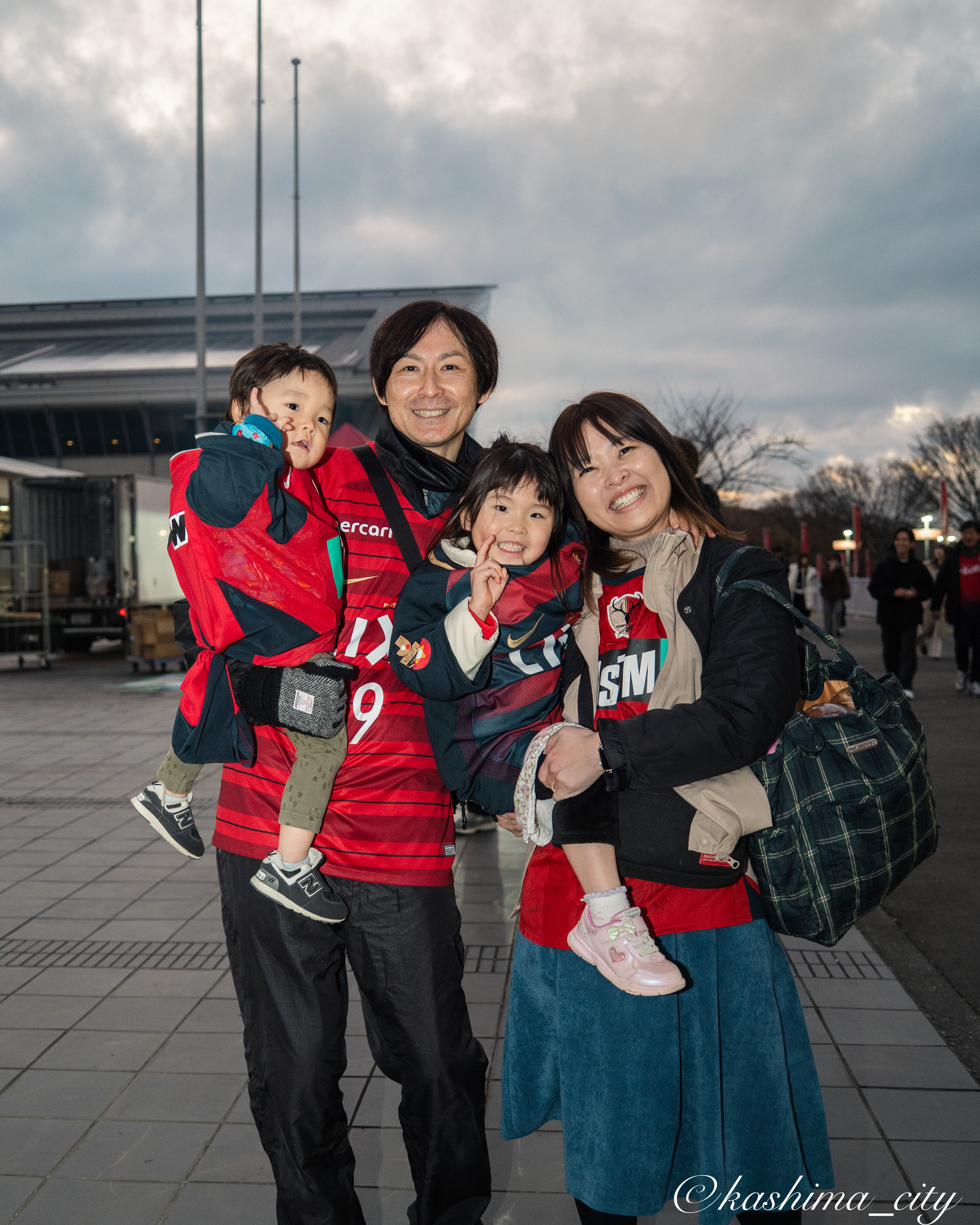 優勝を喜ぶサポーター