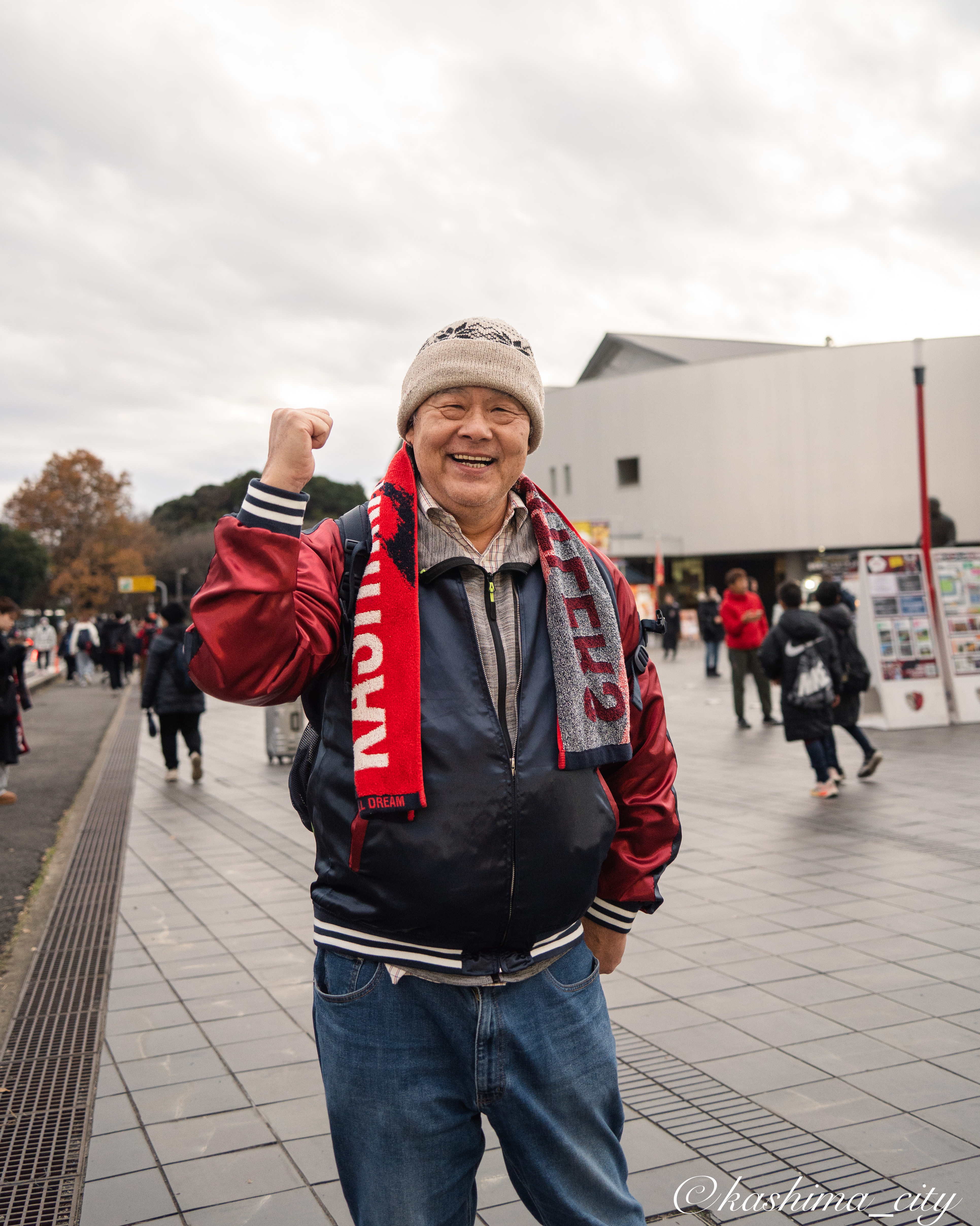優勝を喜ぶサポーター