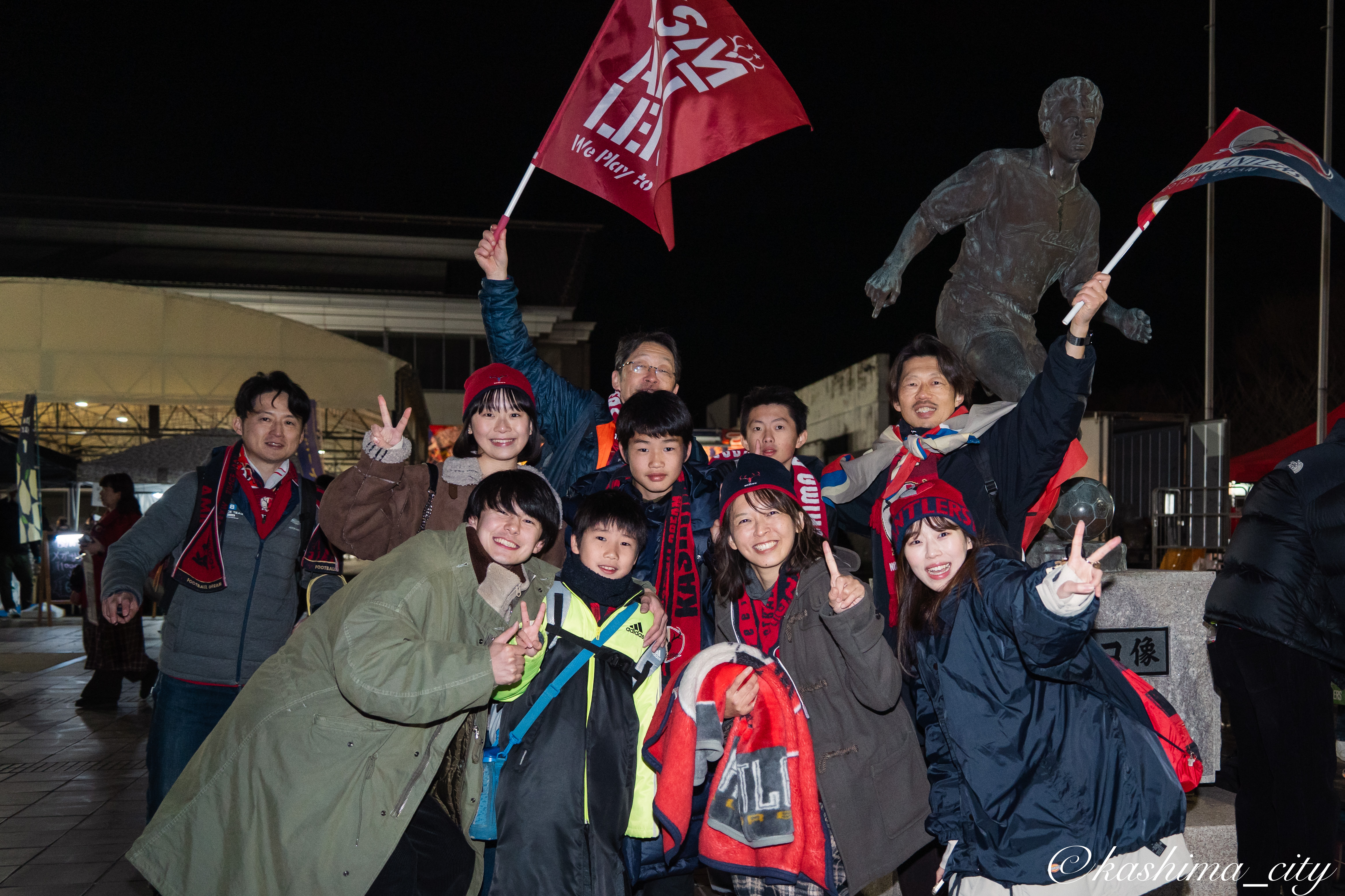 優勝を喜ぶサポーター