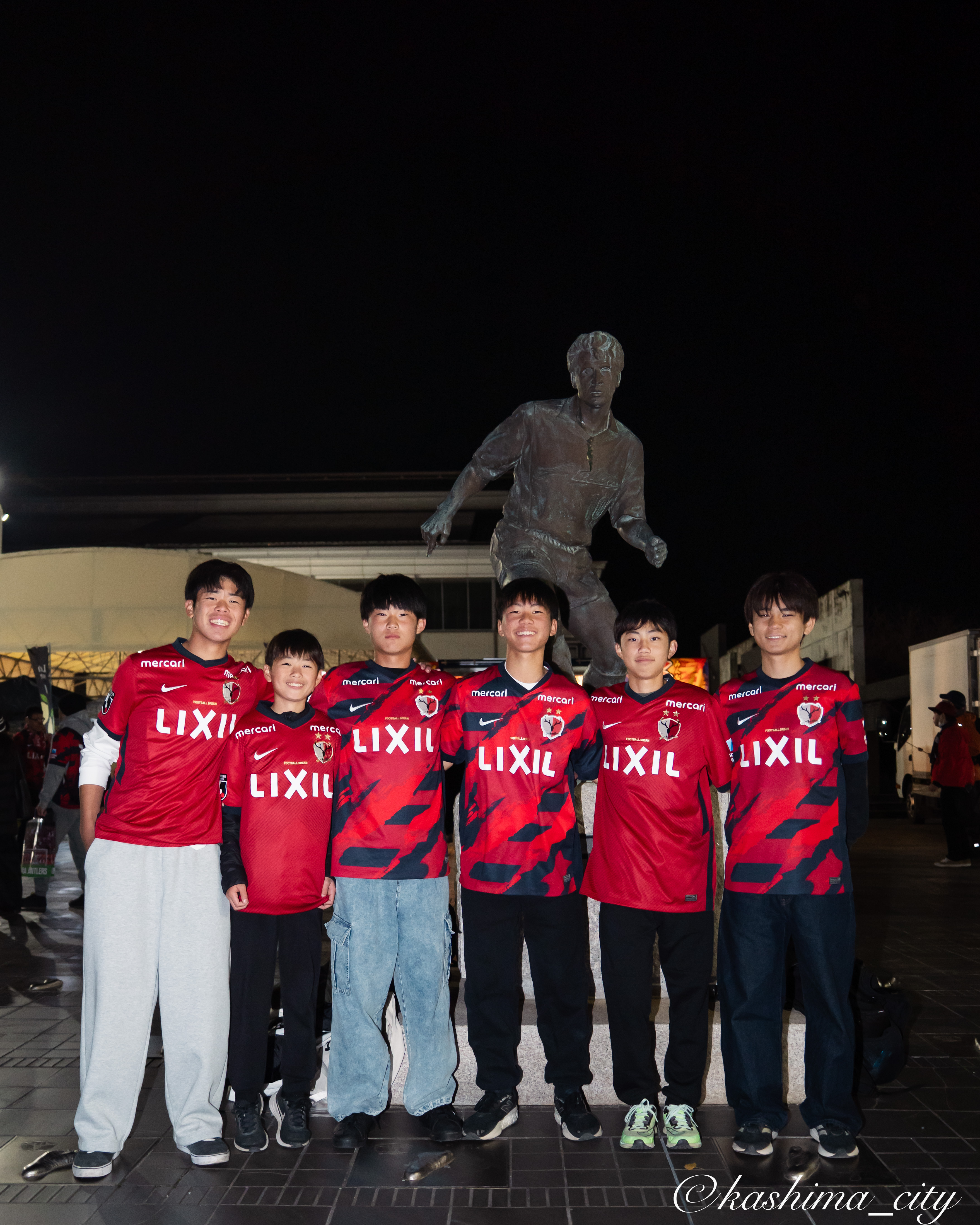 優勝を喜ぶサポーター