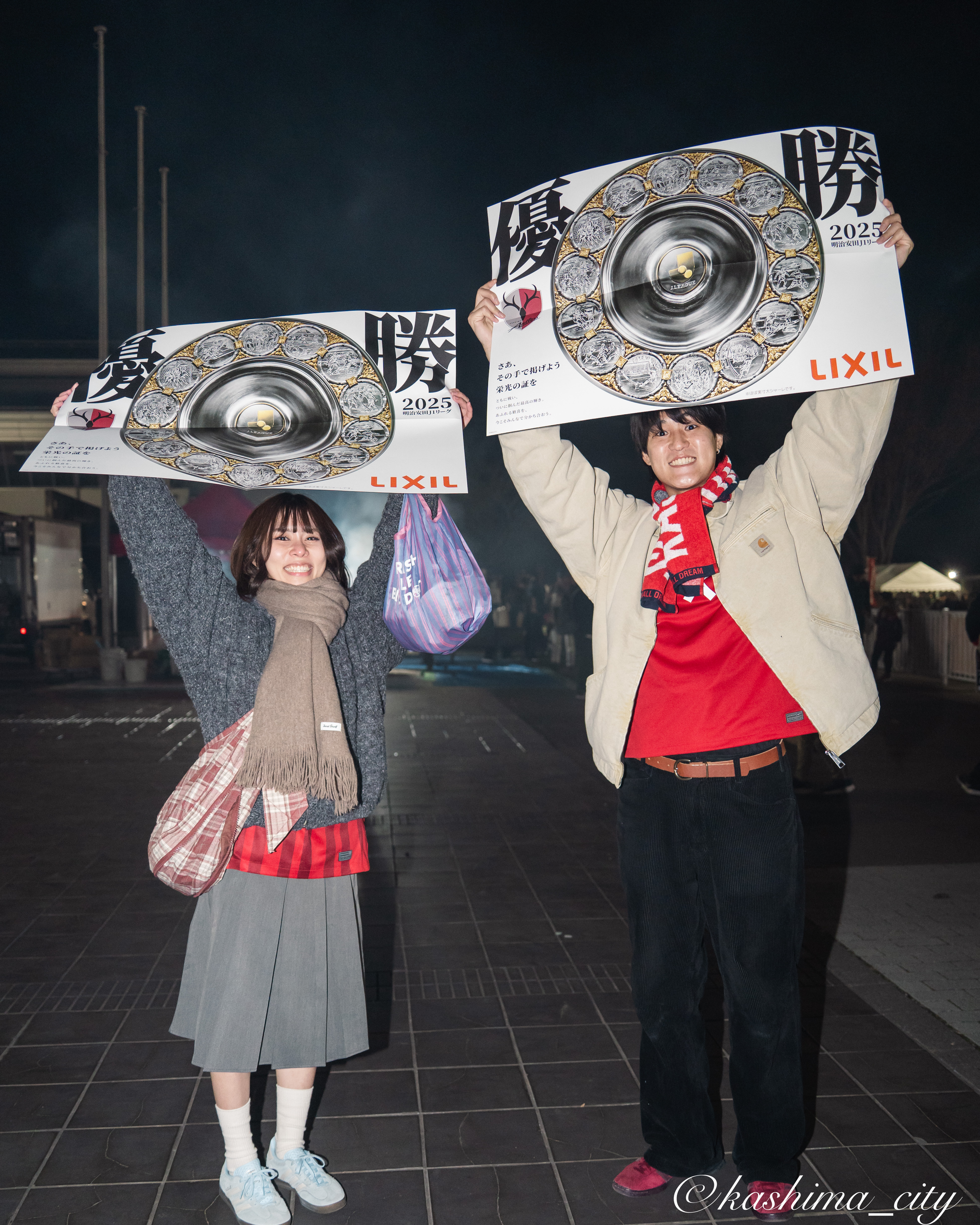 優勝を喜ぶサポーター