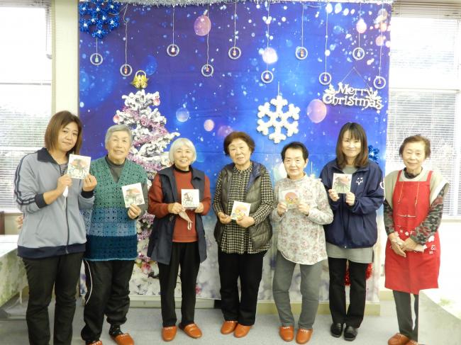 25日に参加した方たちが完成品を持った集合写真