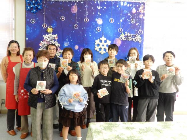 30日に参加した方たちが完成品を持った集合写真