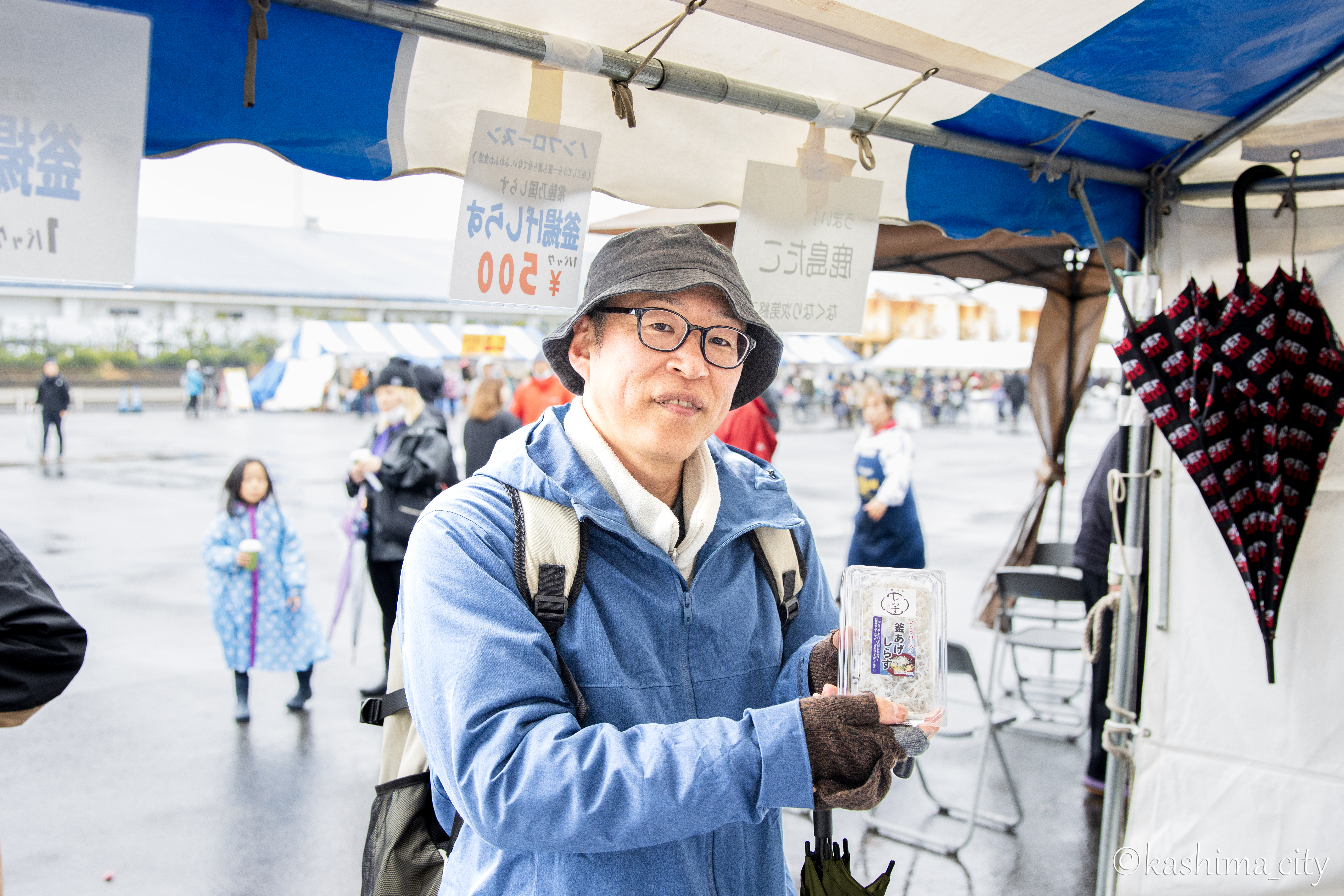 シラスを購入した男性