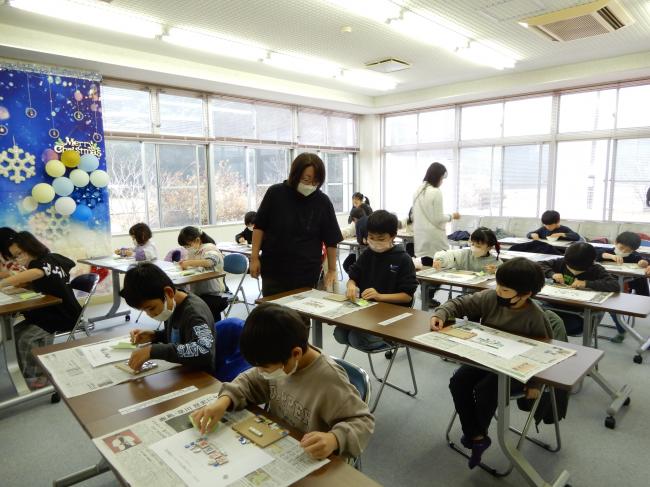 講師の方が全体の様子を見て指導している様子。