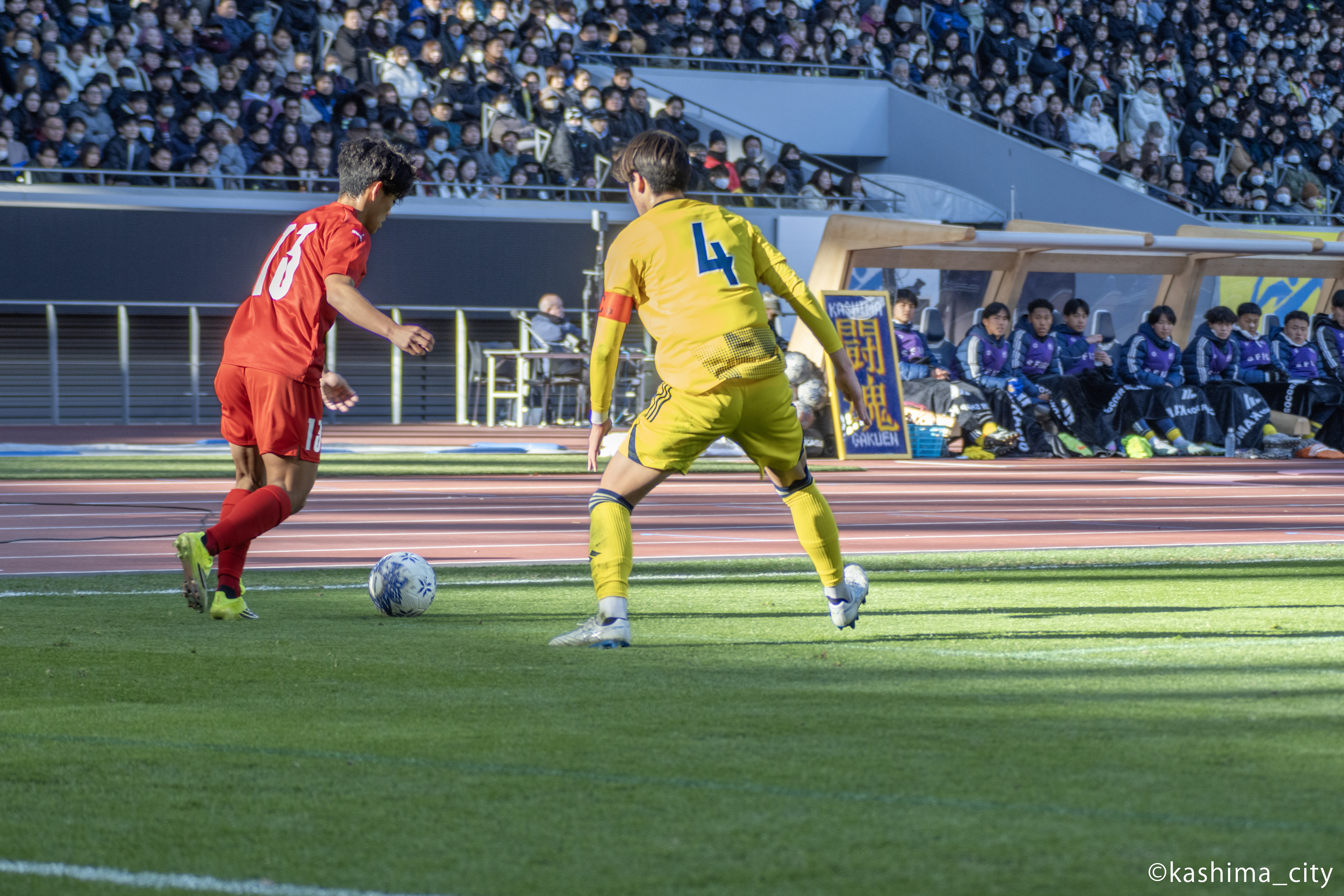 守備をするキャプテンの齊藤選手