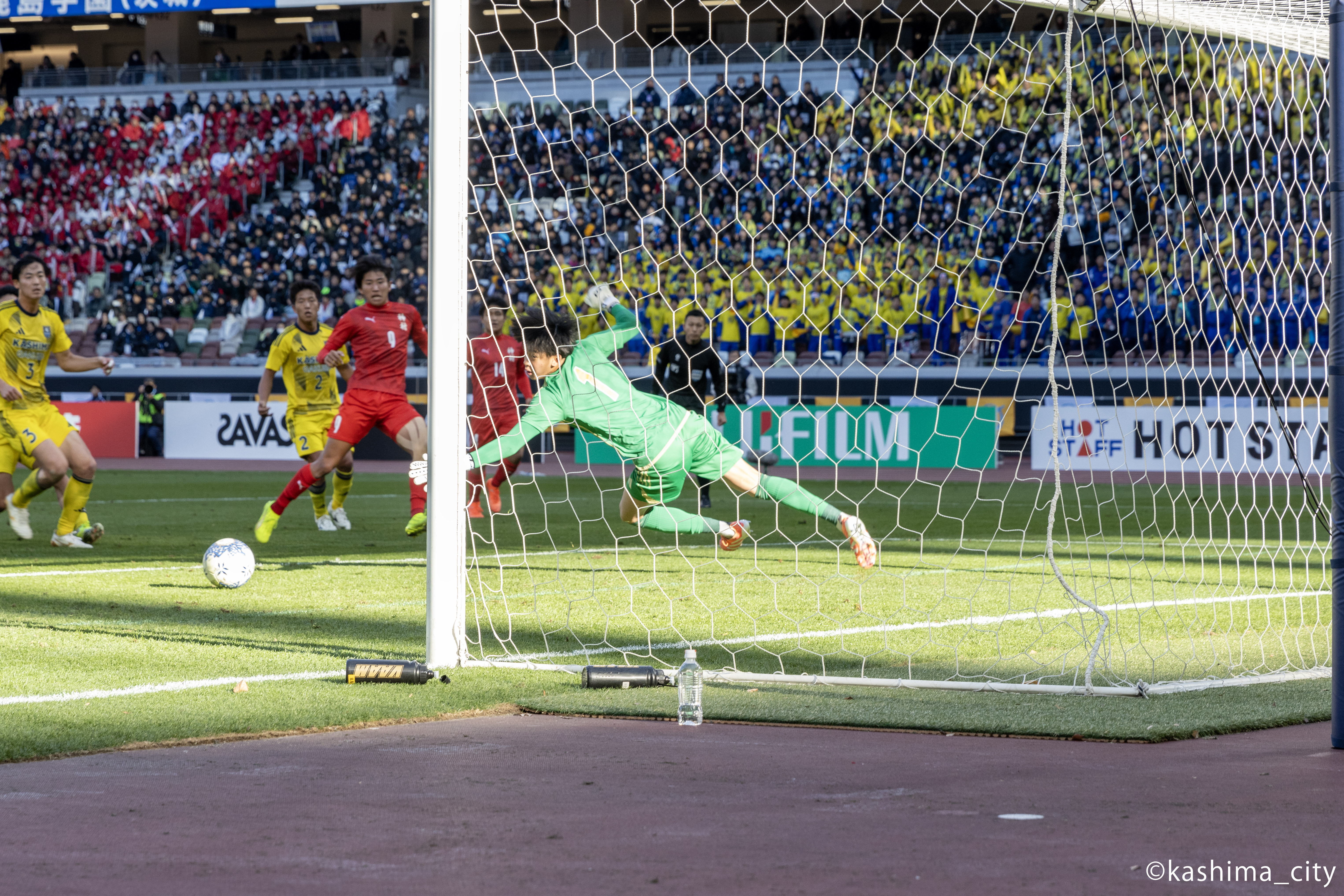 ゴールを守るプムラピー選手