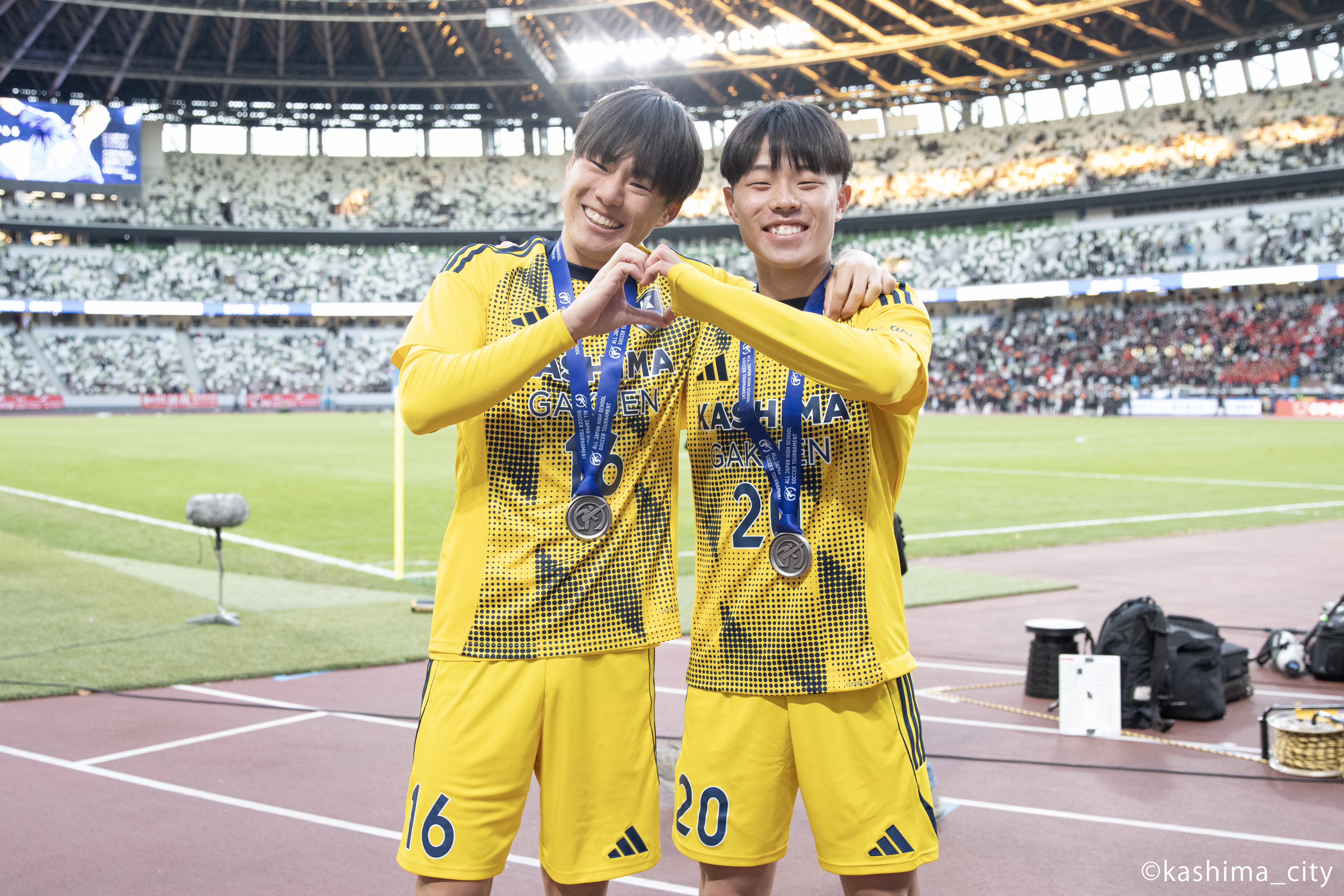 笑顔でポーズをとってくれた三浦選手と菊池選手