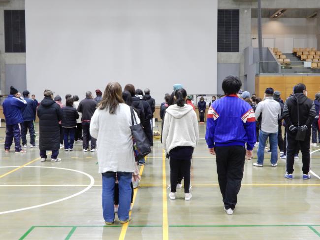 鹿嶋市地区対抗球技大会の開会式の様子。
