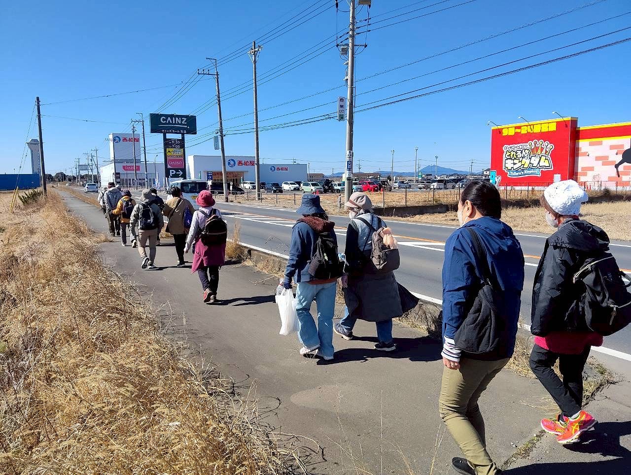 霞ヶ浦移動ウォーキングの様子