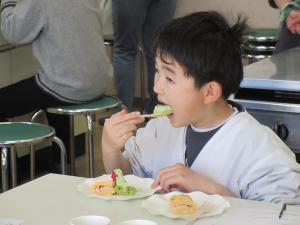 できあがったケーキをいただきます