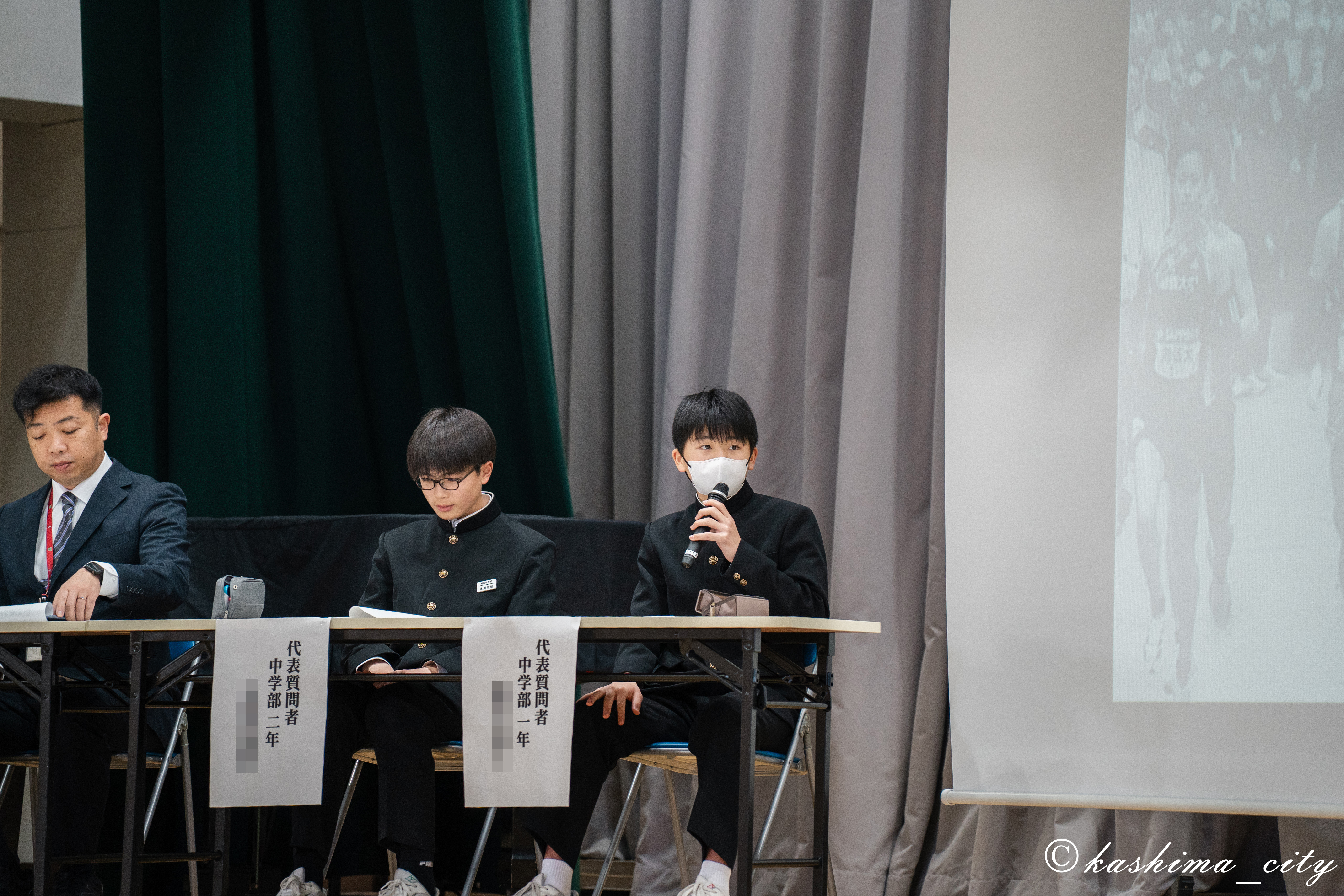 代表質問者が質問する様子