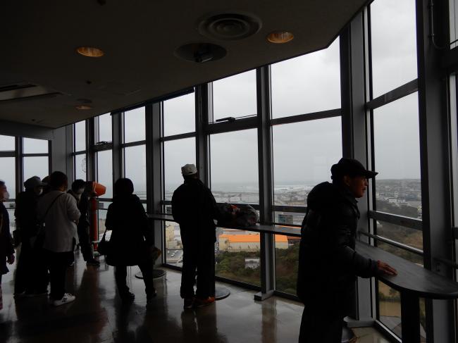 展望台から見下ろしている写真