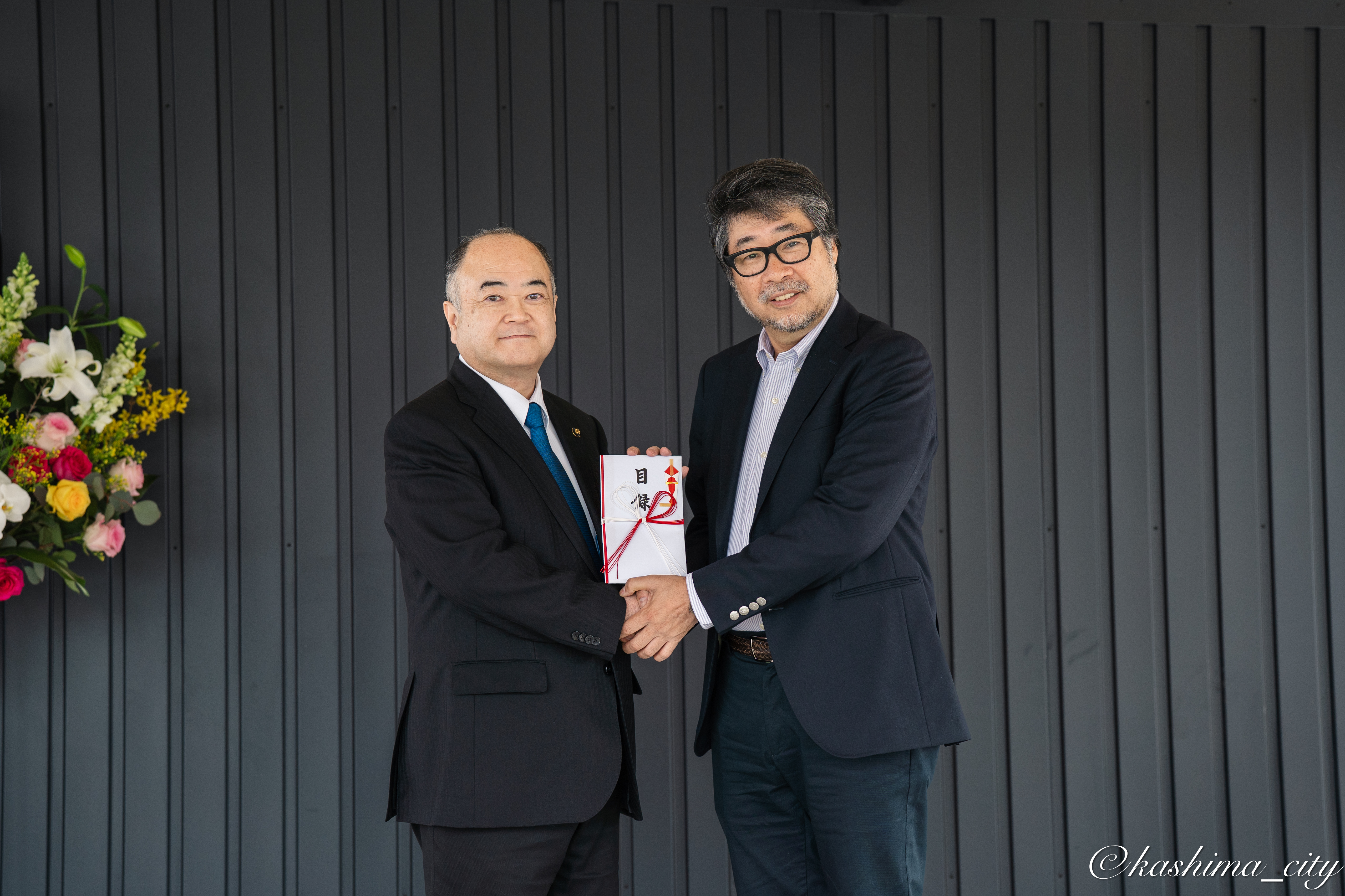 株式会社カクイチ様より目録の贈呈