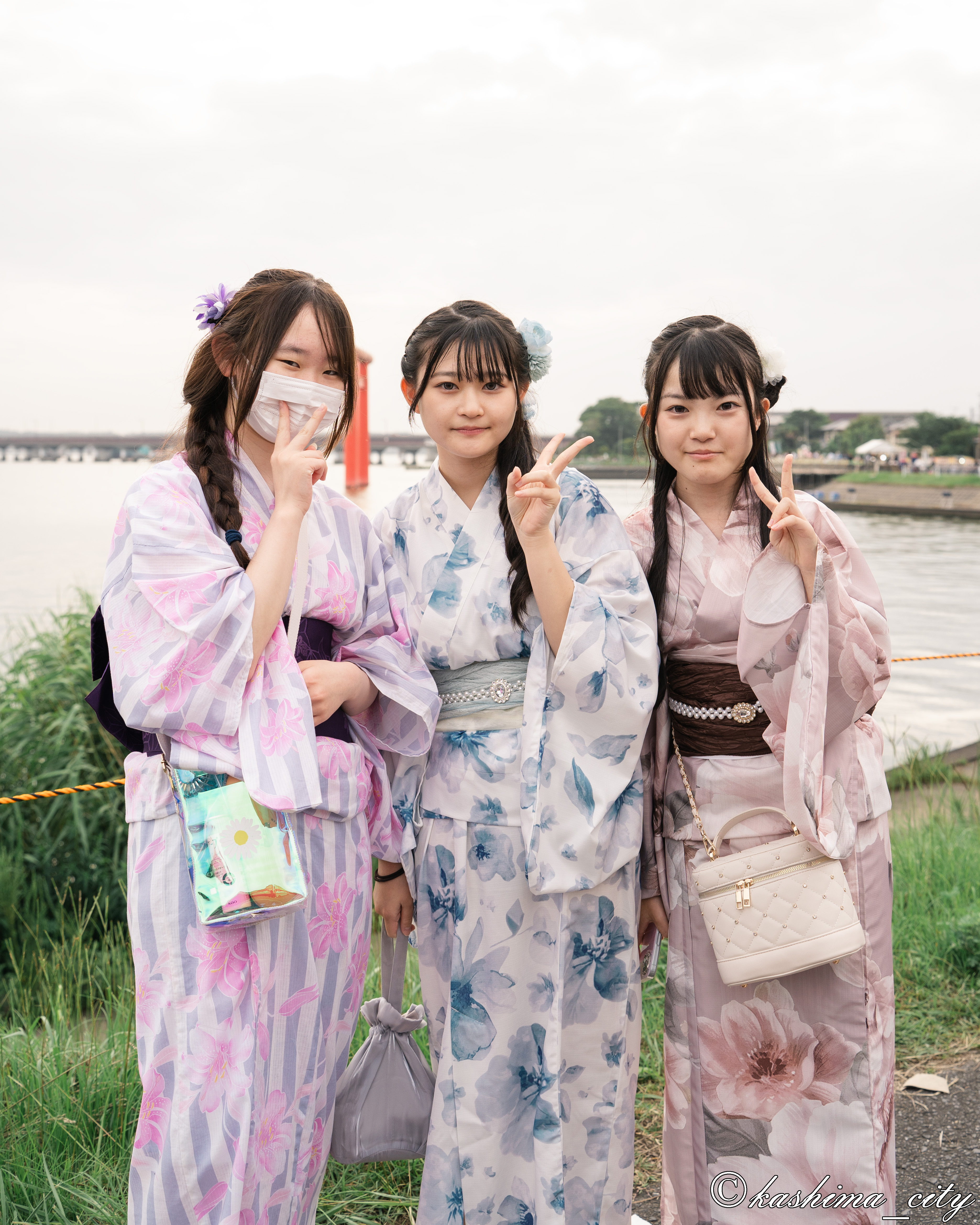 浴衣姿の観覧客