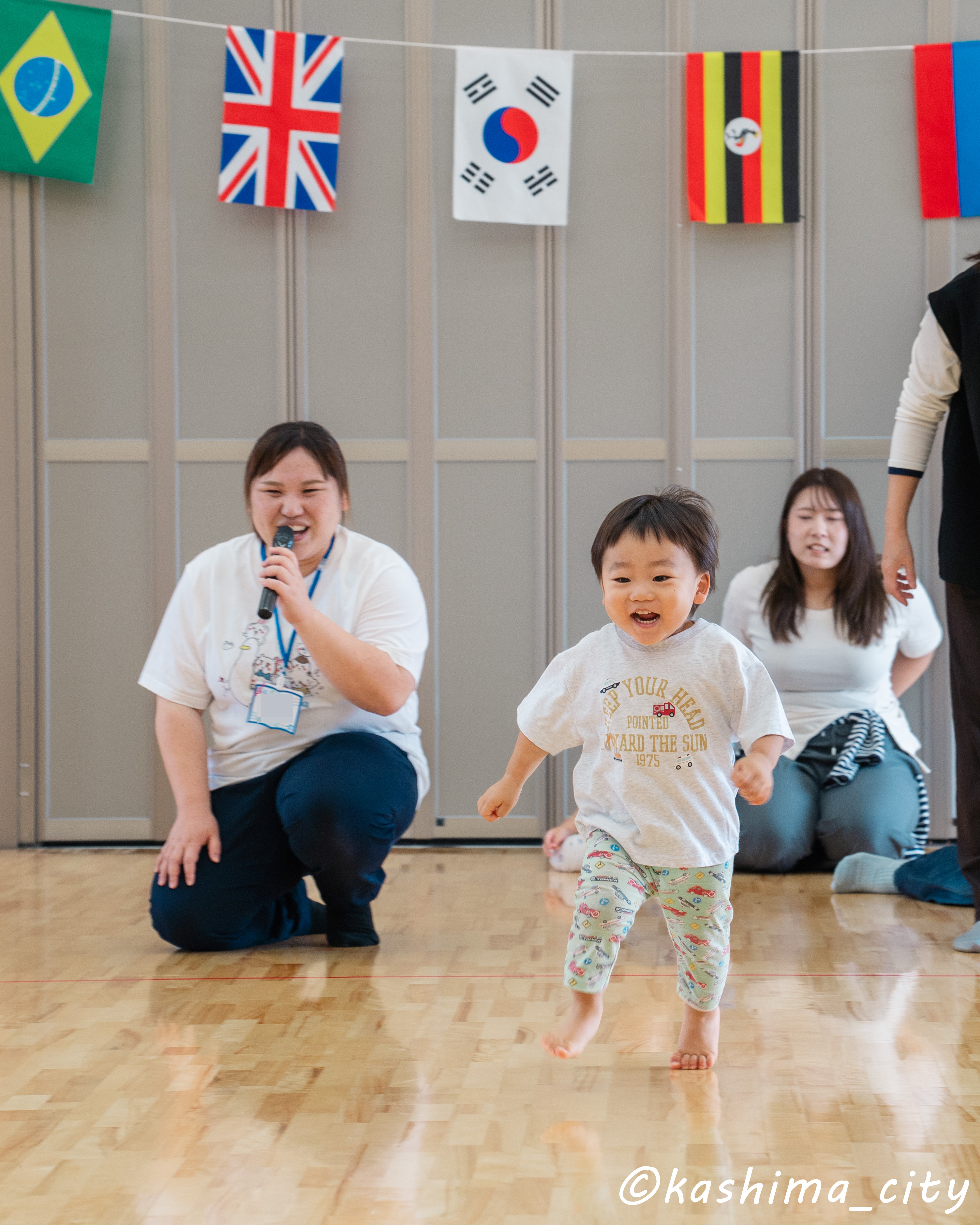 スタートの合図で走り出すお子さん