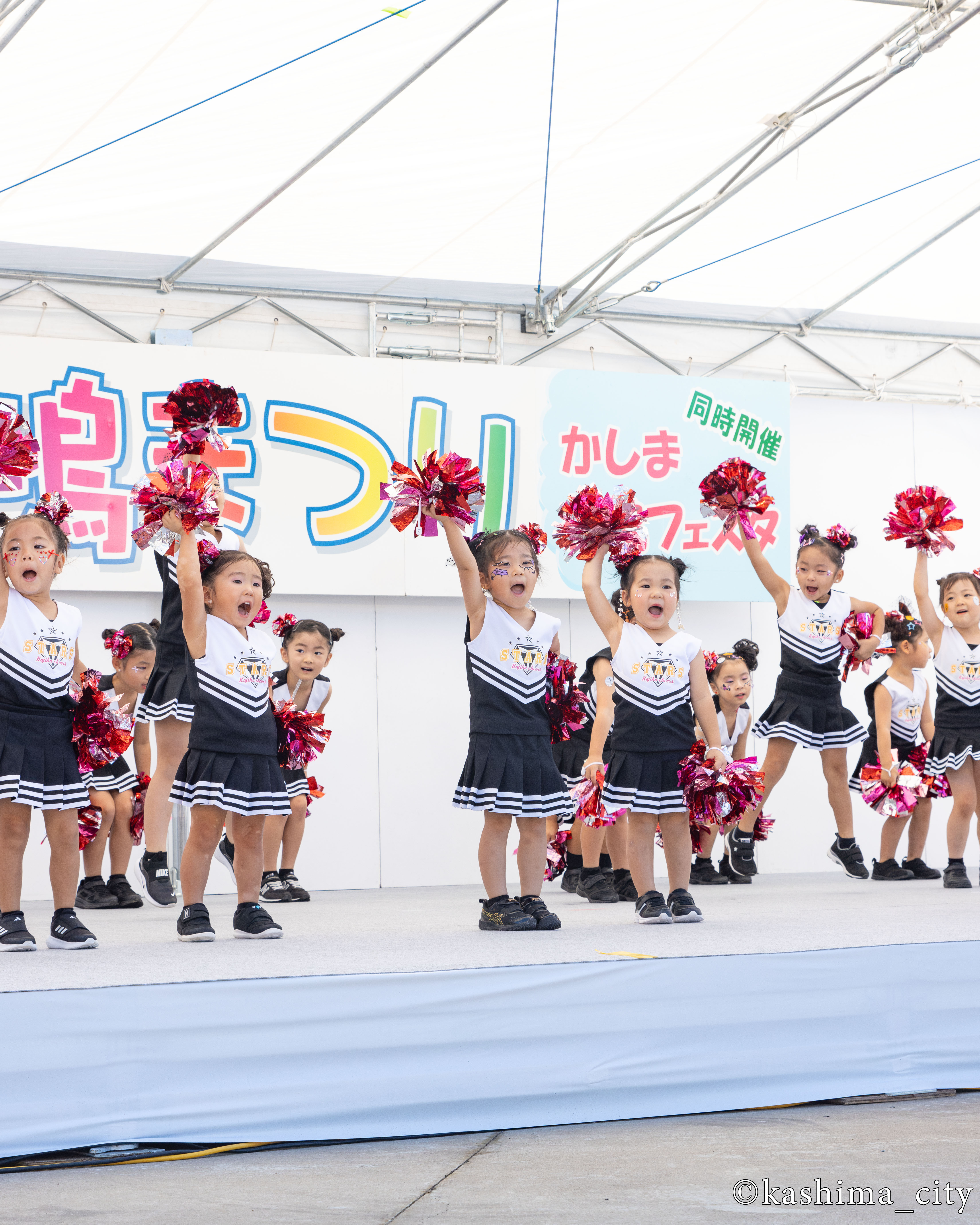 ステージでのダンスの様子