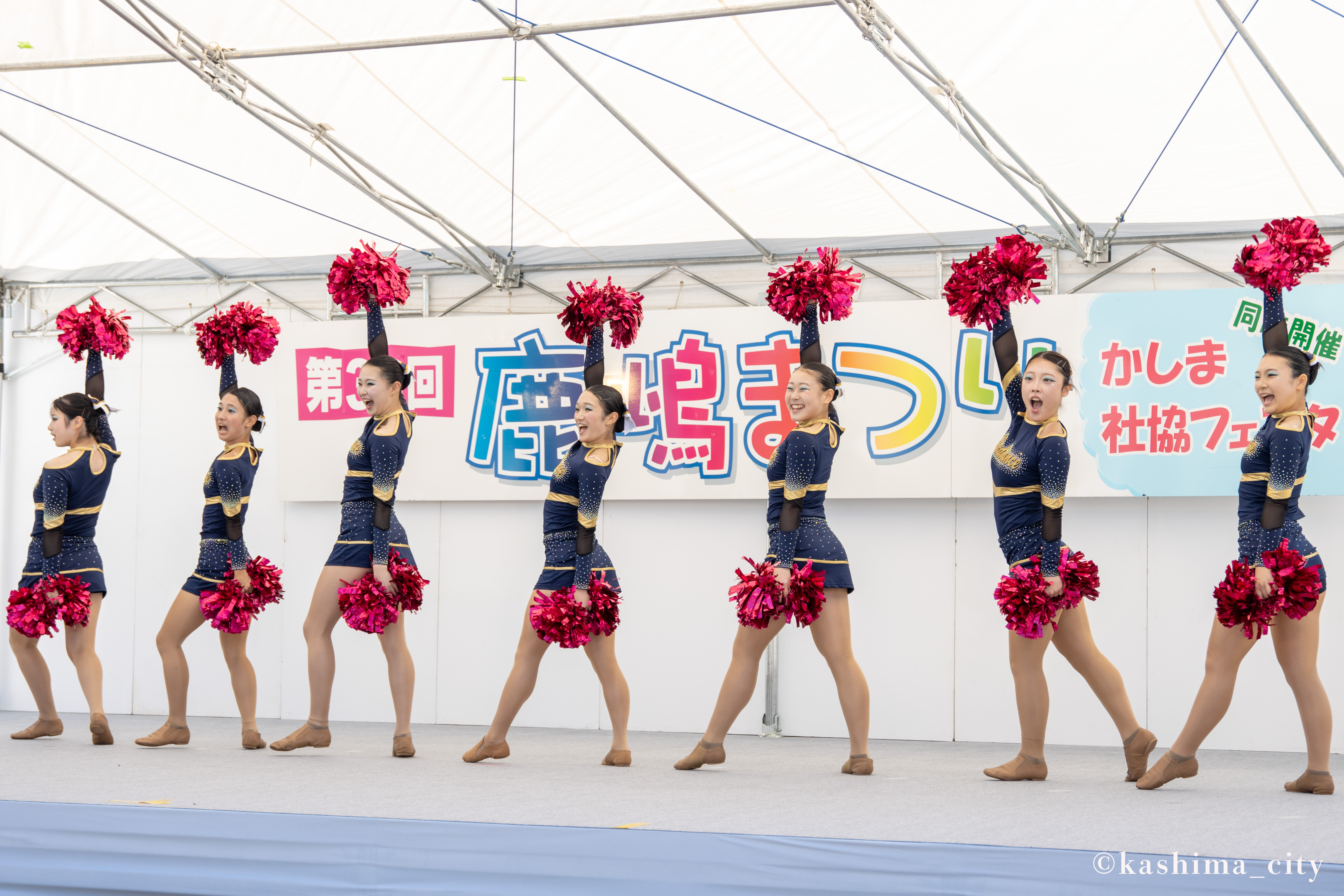 ステージでのダンスイベントの様子