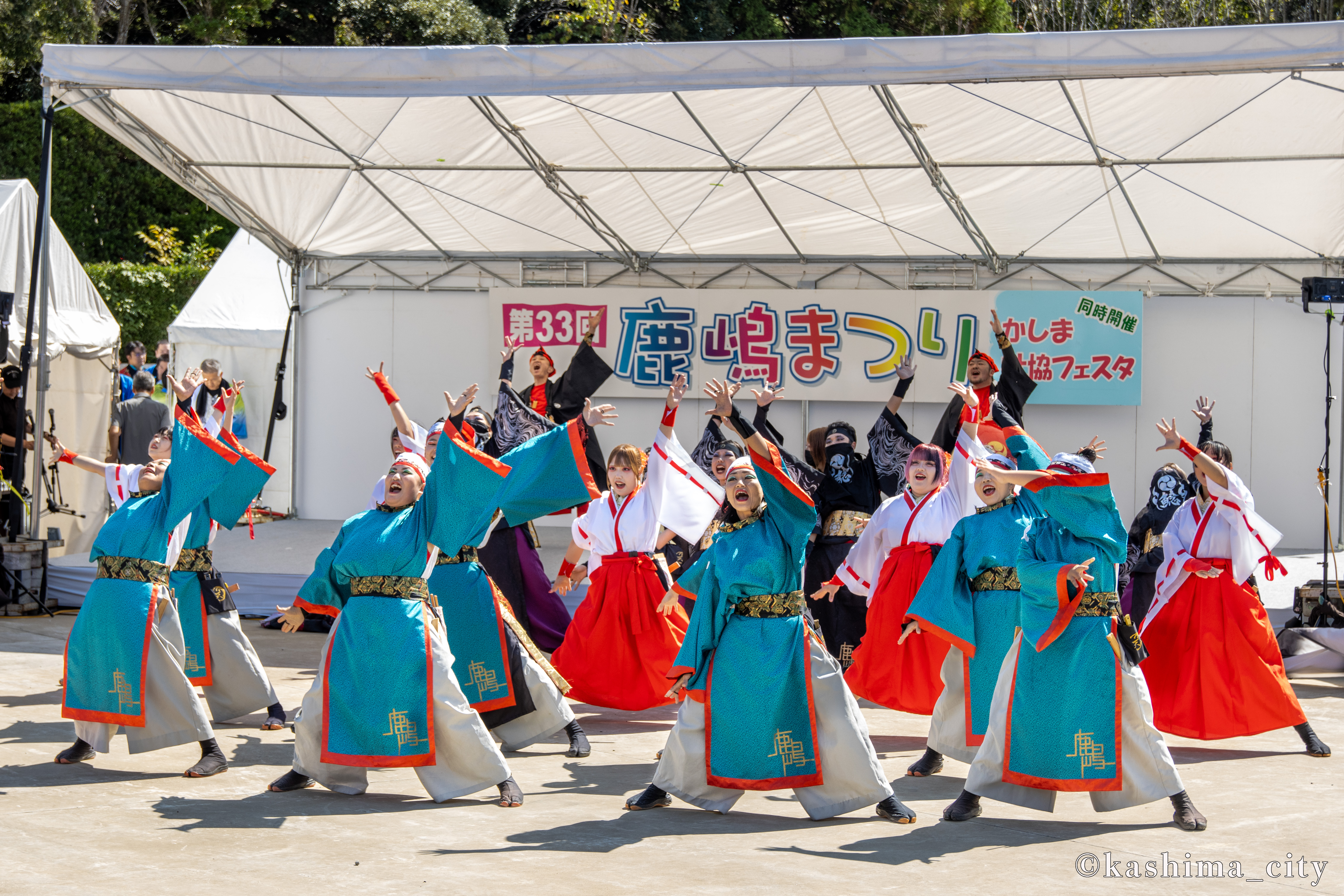 ステージでのダンスイベントの様子