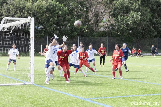 女子の部決勝戦コーナーキック
